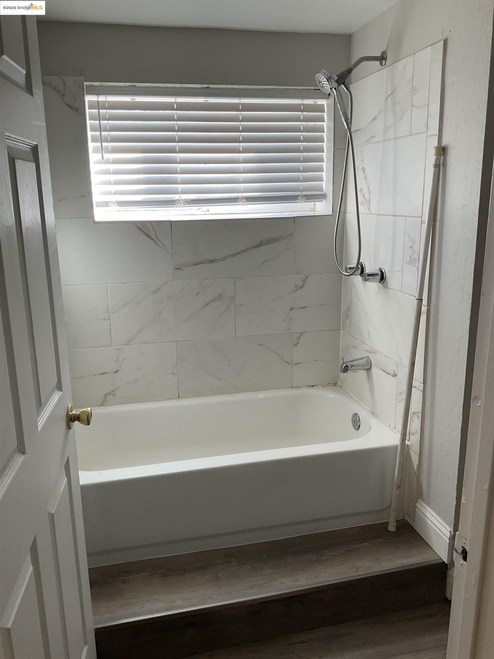 Detail Gallery Image 7 of 7 For 619 W 17th St. #B,  Antioch,  CA 94509 - 3 Beds | 1 Baths