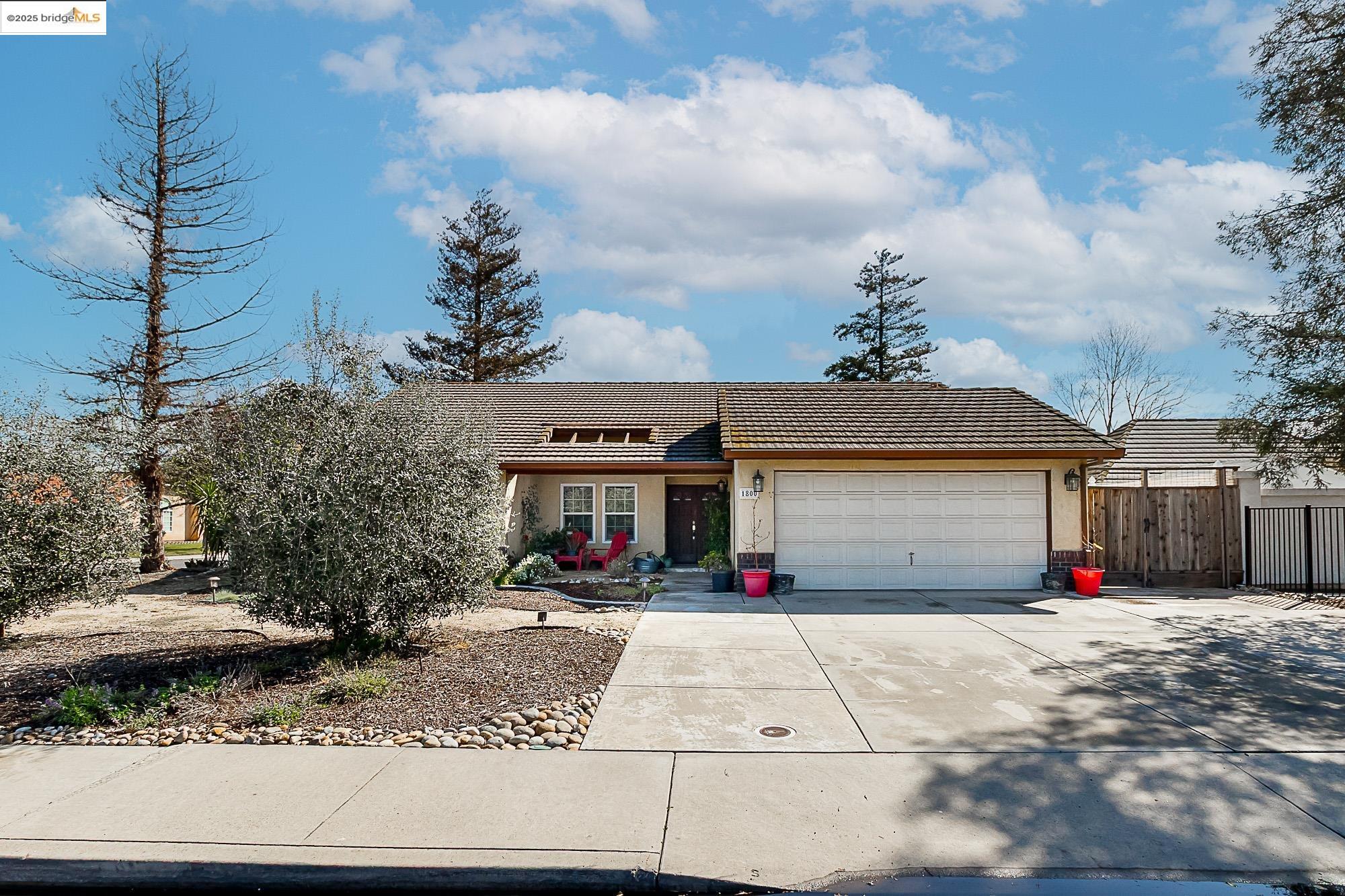 Detail Gallery Image 1 of 28 For 1800 7th St, Hughson,  CA 95326 - 4 Beds | 2 Baths