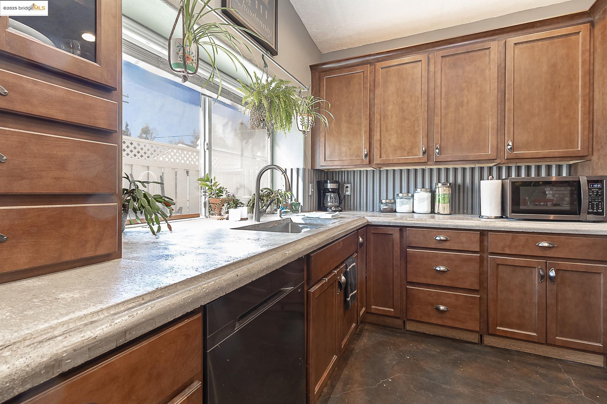 Detail Gallery Image 7 of 28 For 1800 7th St, Hughson,  CA 95326 - 4 Beds | 2 Baths