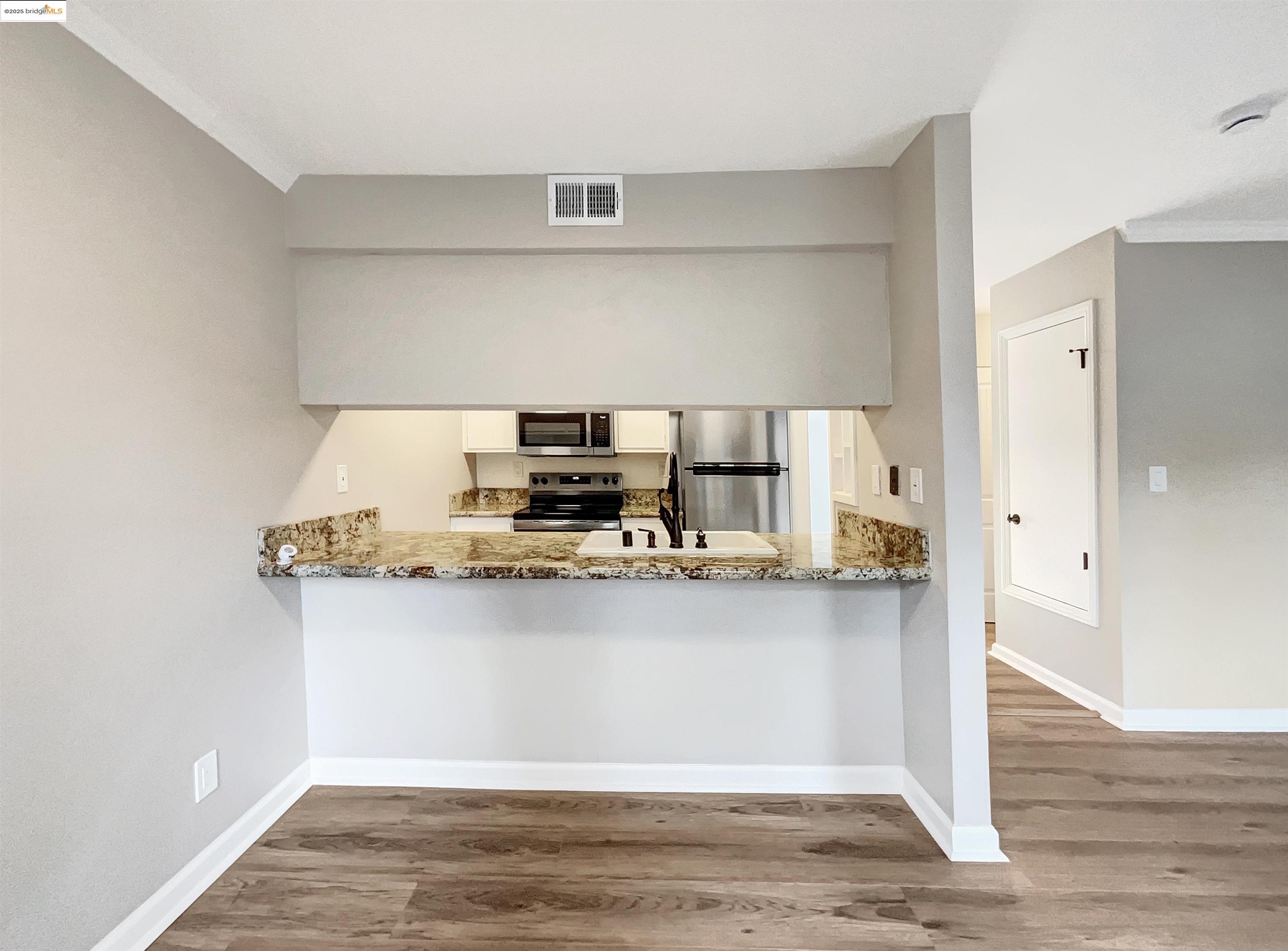 Detail Gallery Image 17 of 34 For 175 Midland Way, Danville,  CA 94526 - 2 Beds | 1/1 Baths