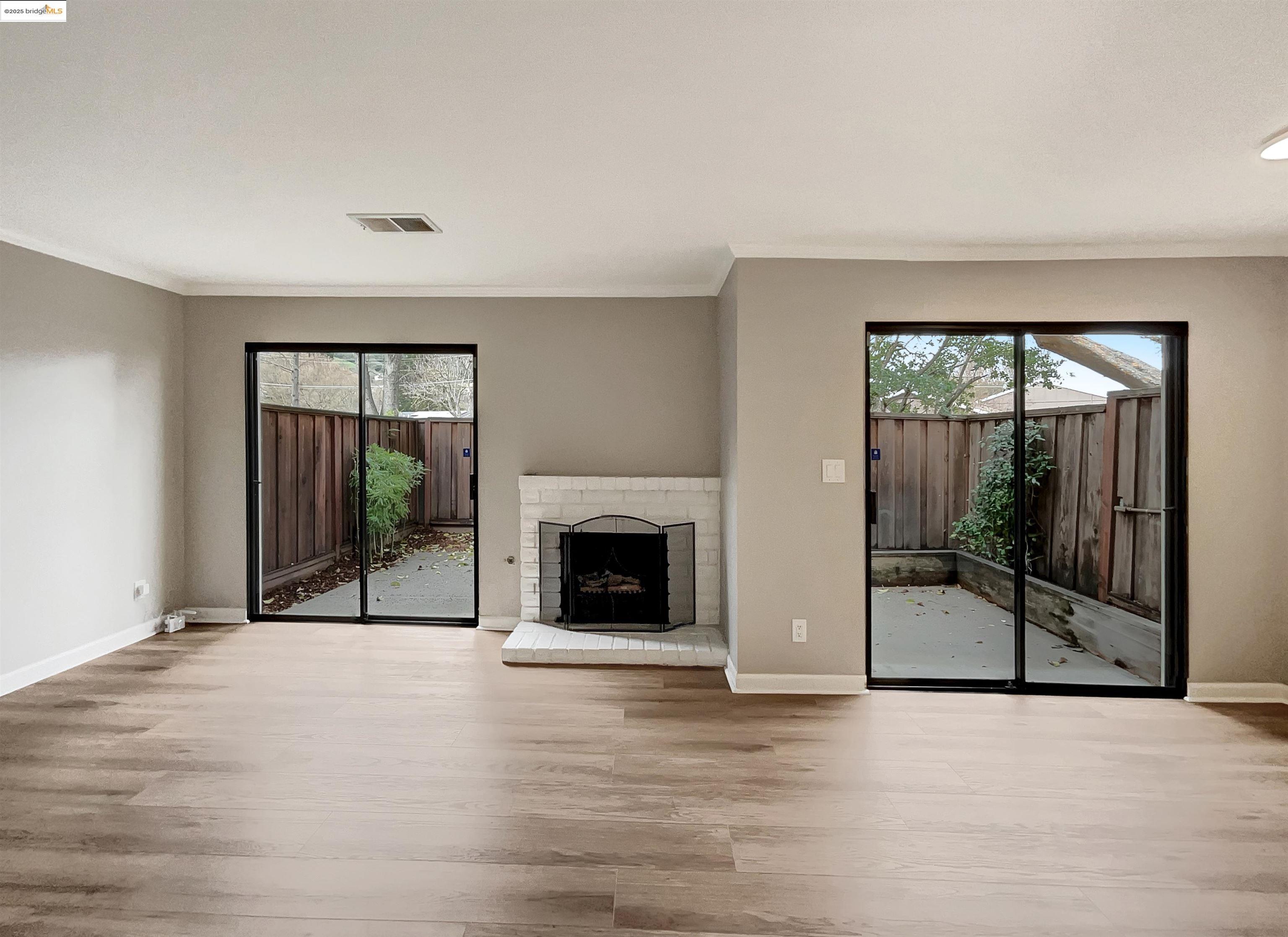 Detail Gallery Image 3 of 34 For 175 Midland Way, Danville,  CA 94526 - 2 Beds | 1/1 Baths