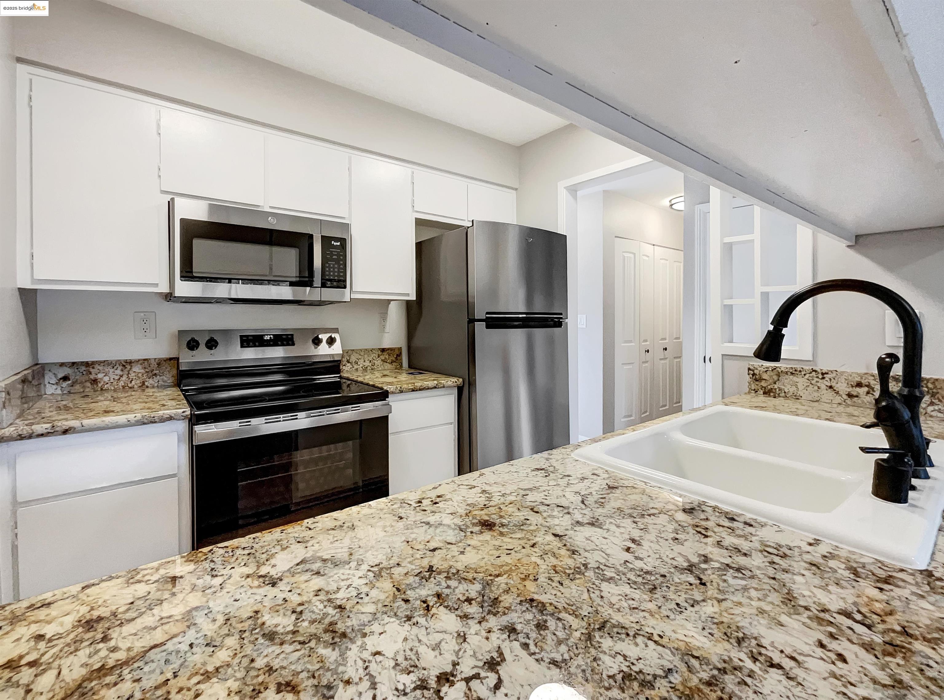 Detail Gallery Image 6 of 34 For 175 Midland Way, Danville,  CA 94526 - 2 Beds | 1/1 Baths