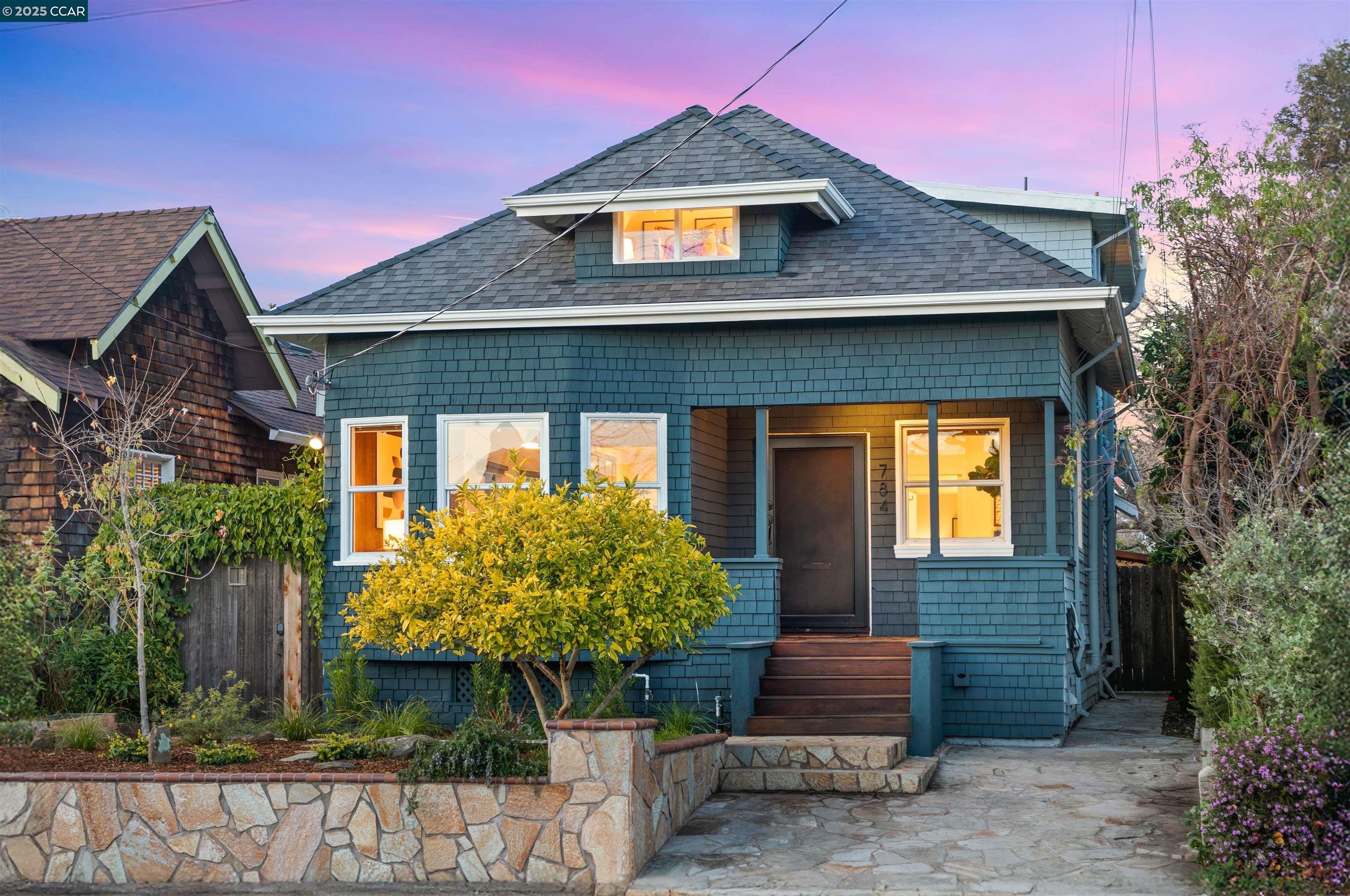 Detail Gallery Image 1 of 1 For 784 65th St, Oakland,  CA 94609 - 4 Beds | 3 Baths