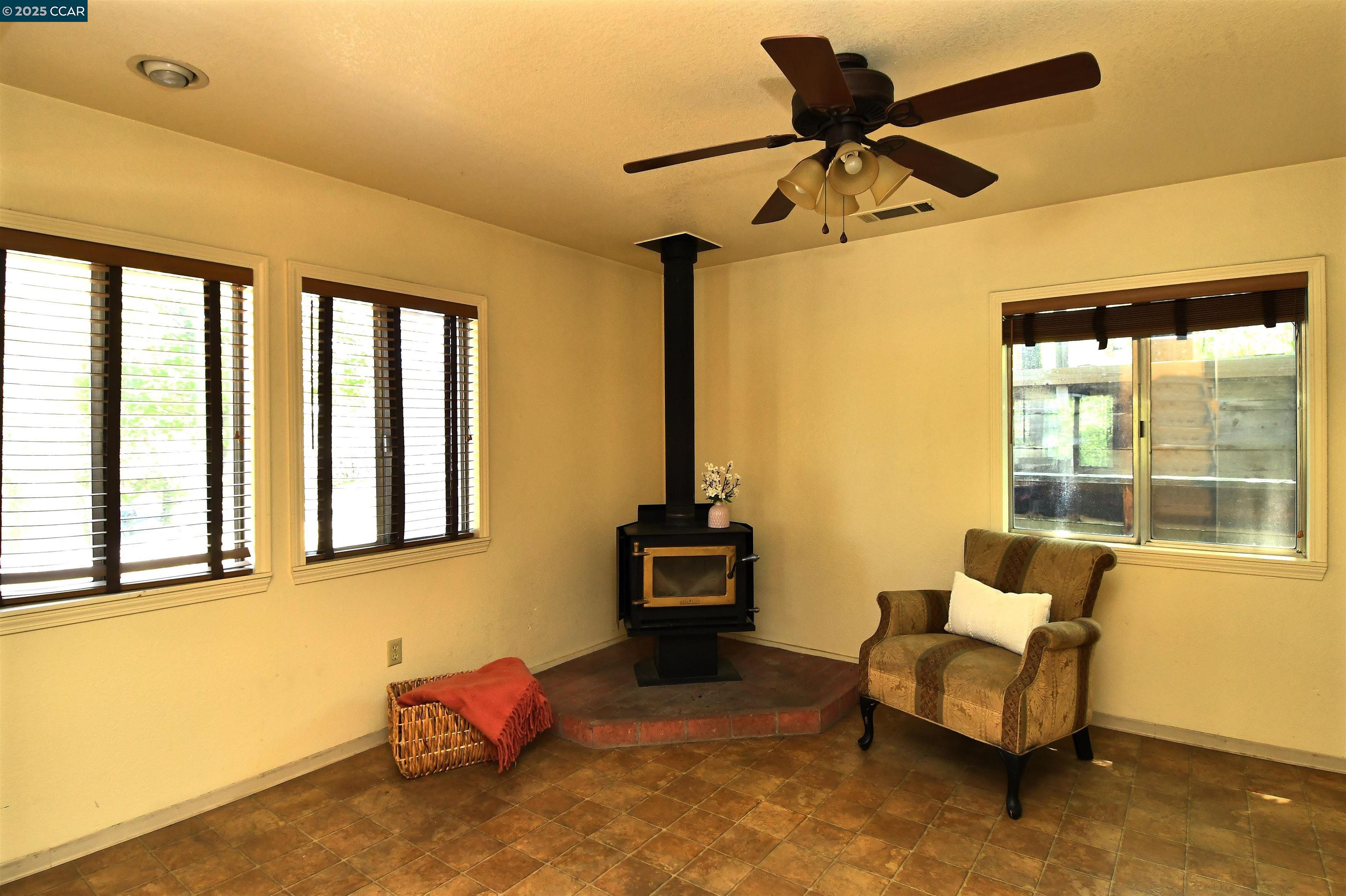 Detail Gallery Image 6 of 30 For 9687 Manzanita Way, Coulterville,  CA 95311 - 3 Beds | 2 Baths