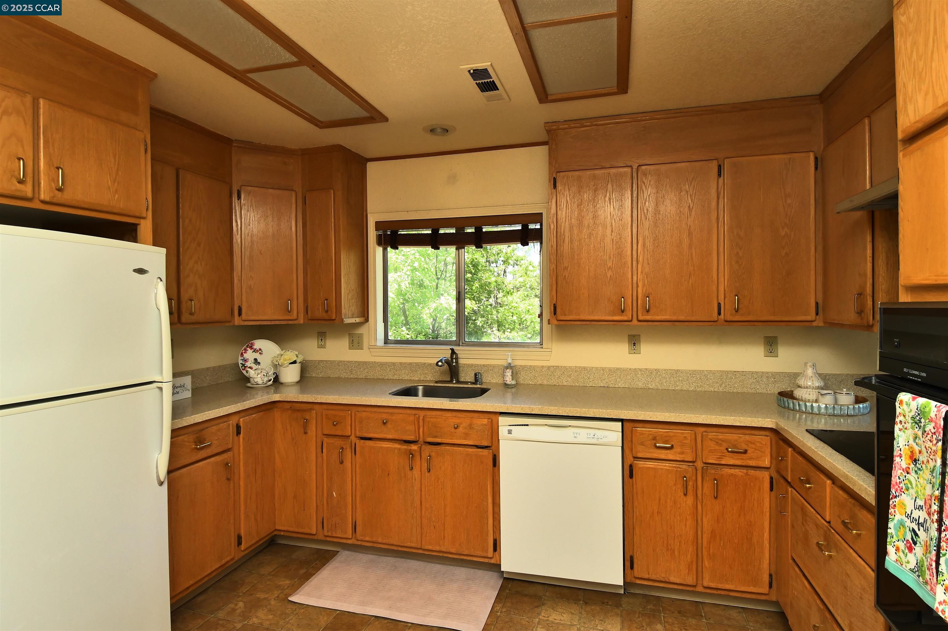 Detail Gallery Image 8 of 30 For 9687 Manzanita Way, Coulterville,  CA 95311 - 3 Beds | 2 Baths