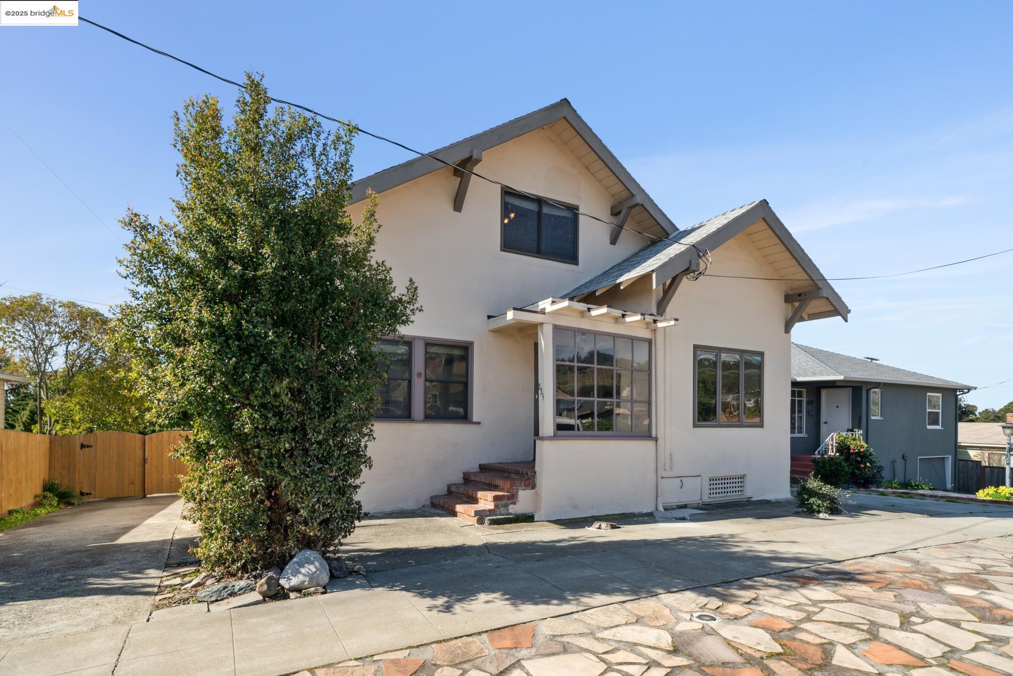 Detail Gallery Image 1 of 1 For 835 Liberty St, El Cerrito,  CA 94530 - 4 Beds | 2 Baths