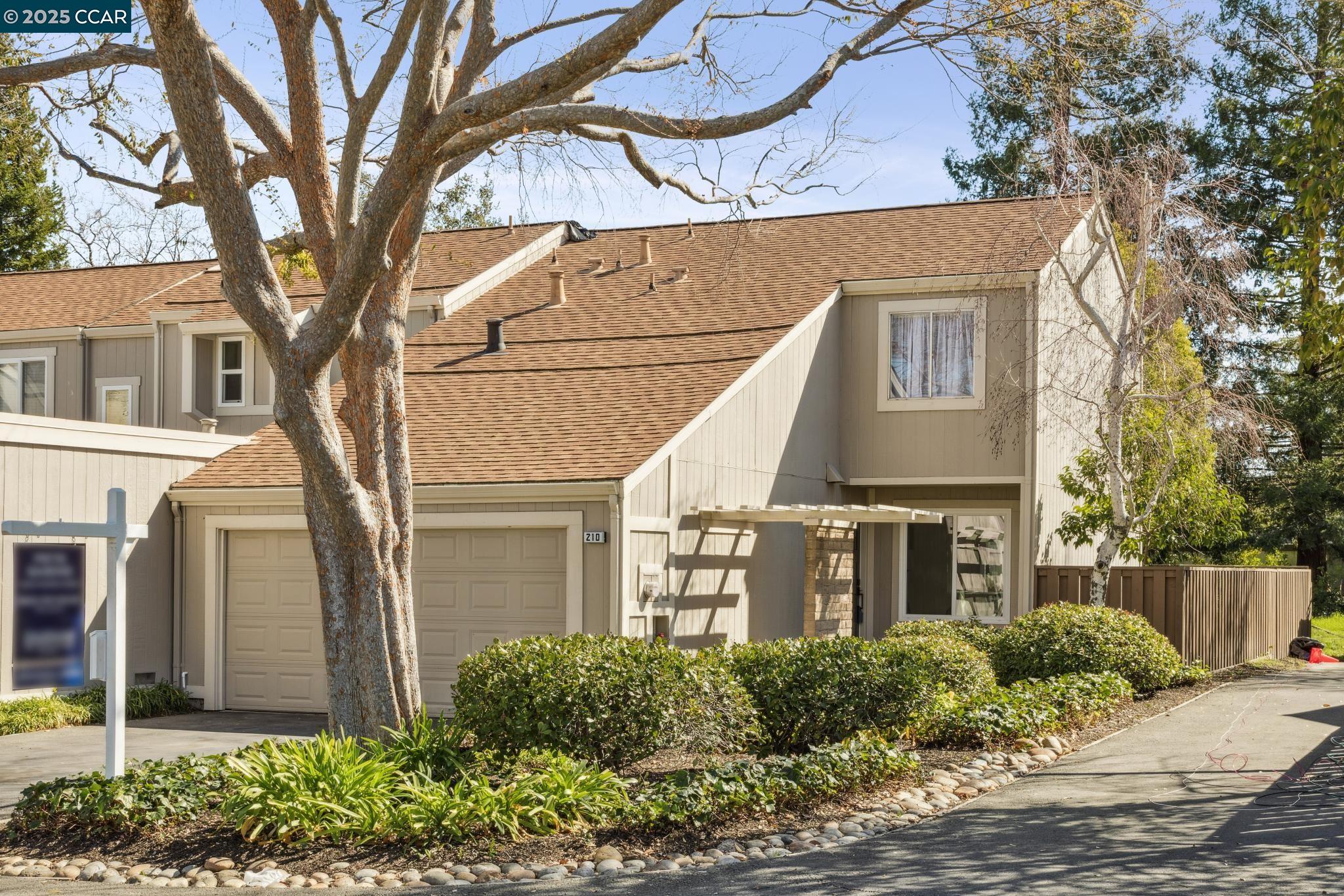 Detail Gallery Image 1 of 1 For 210 Oak Manor Plz, Martinez,  CA 94553 - 3 Beds | 2/1 Baths