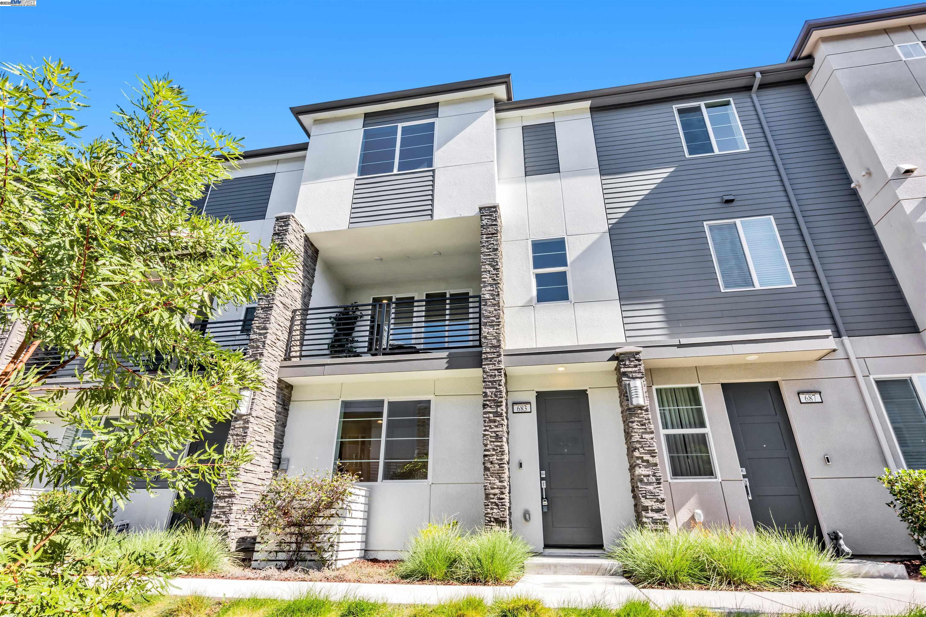 MLS: 41085921 Condo For Sale