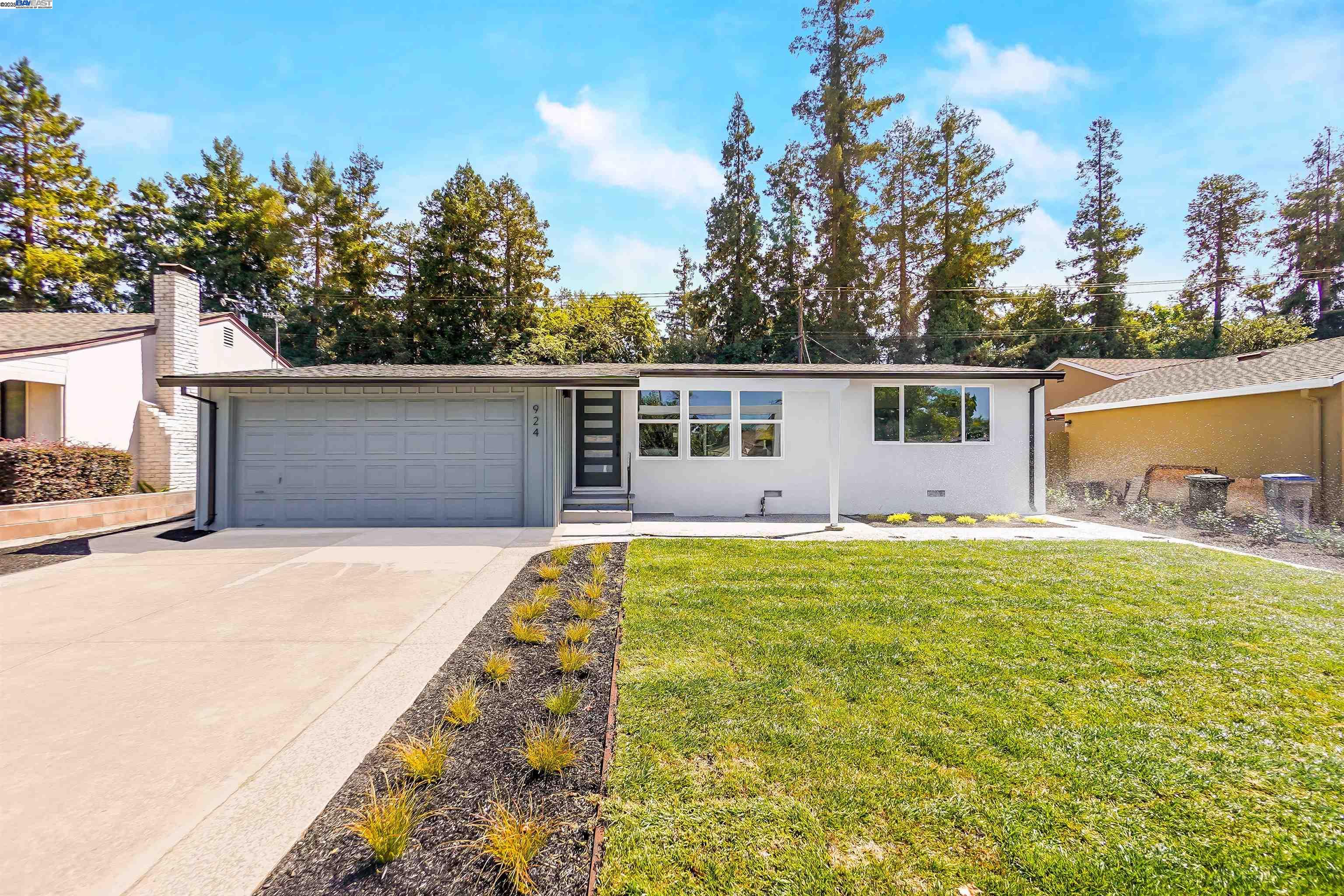 Detail Gallery Image 1 of 1 For 924 Tamarack Ave, San Jose,  CA 95128 - 2 Beds | 1 Baths