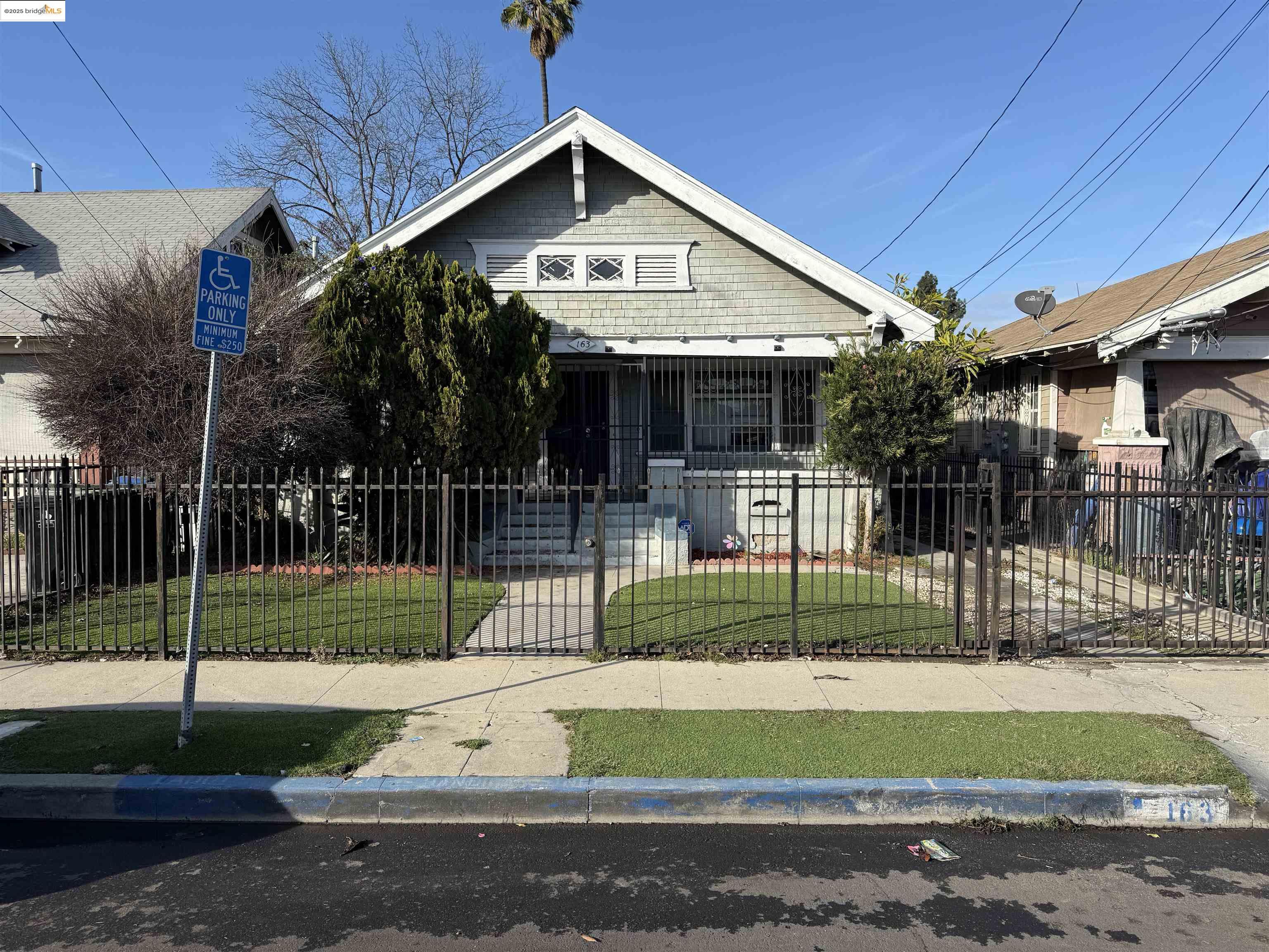 Detail Gallery Image 1 of 1 For 163 W 55th St, Los Angeles,  CA 90037 - 3 Beds | 1 Baths