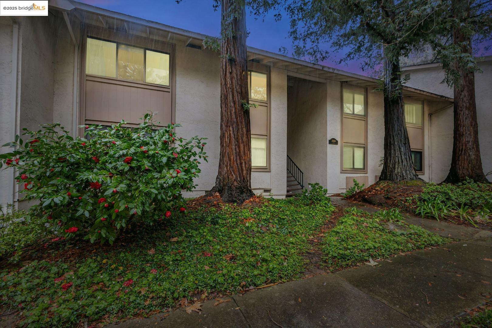 Detail Gallery Image 1 of 60 For 20812 4th St #6,  Saratoga,  CA 95070 - 2 Beds | 2 Baths