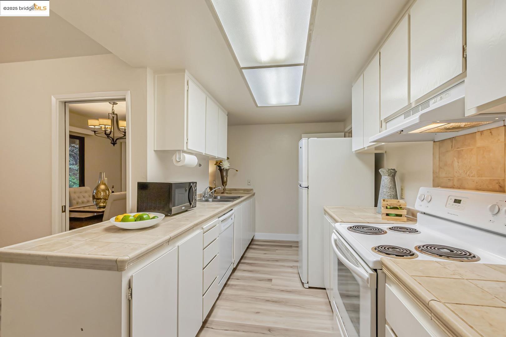 Detail Gallery Image 11 of 60 For 20812 4th St #6,  Saratoga,  CA 95070 - 2 Beds | 2 Baths