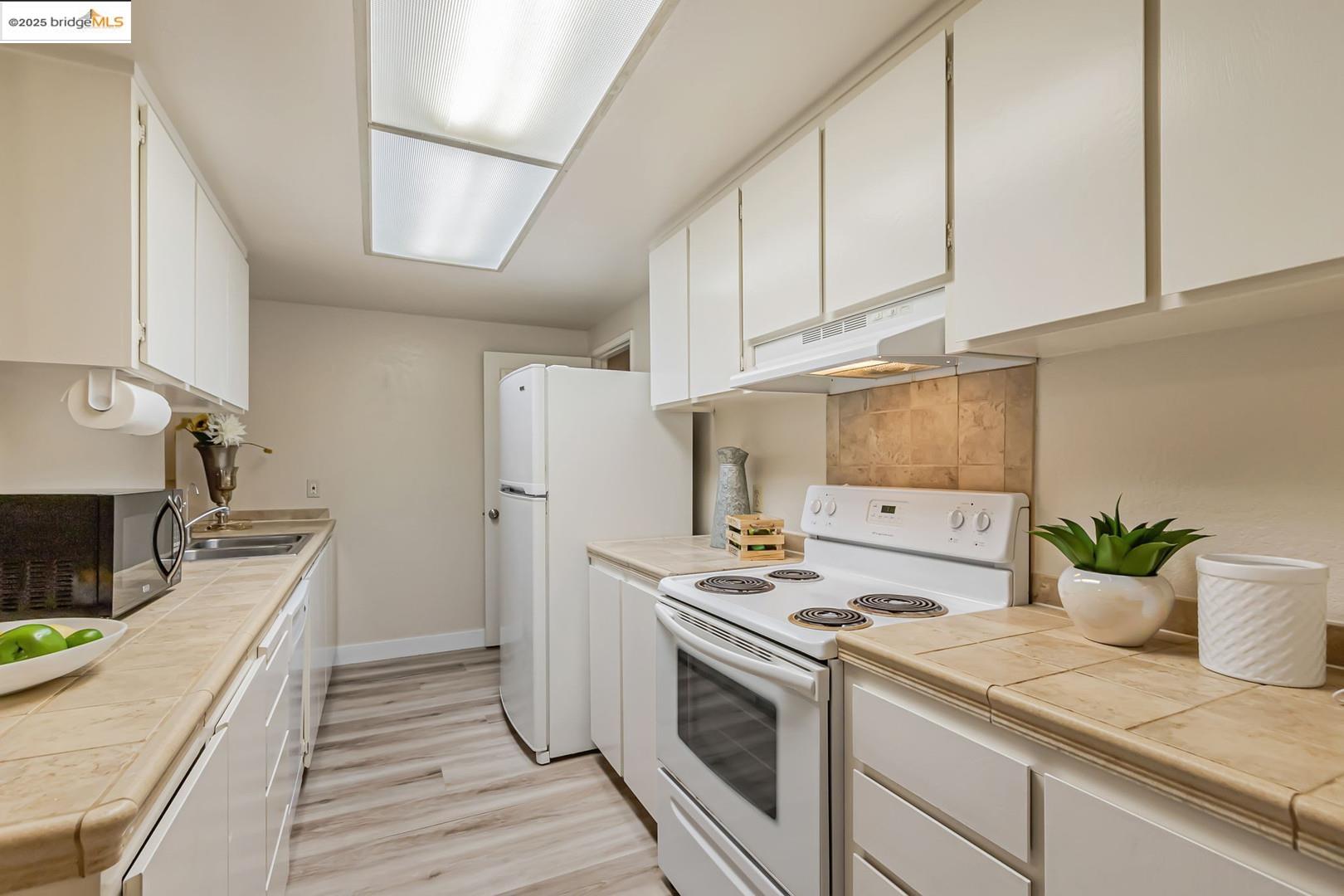 Detail Gallery Image 12 of 60 For 20812 4th St #6,  Saratoga,  CA 95070 - 2 Beds | 2 Baths