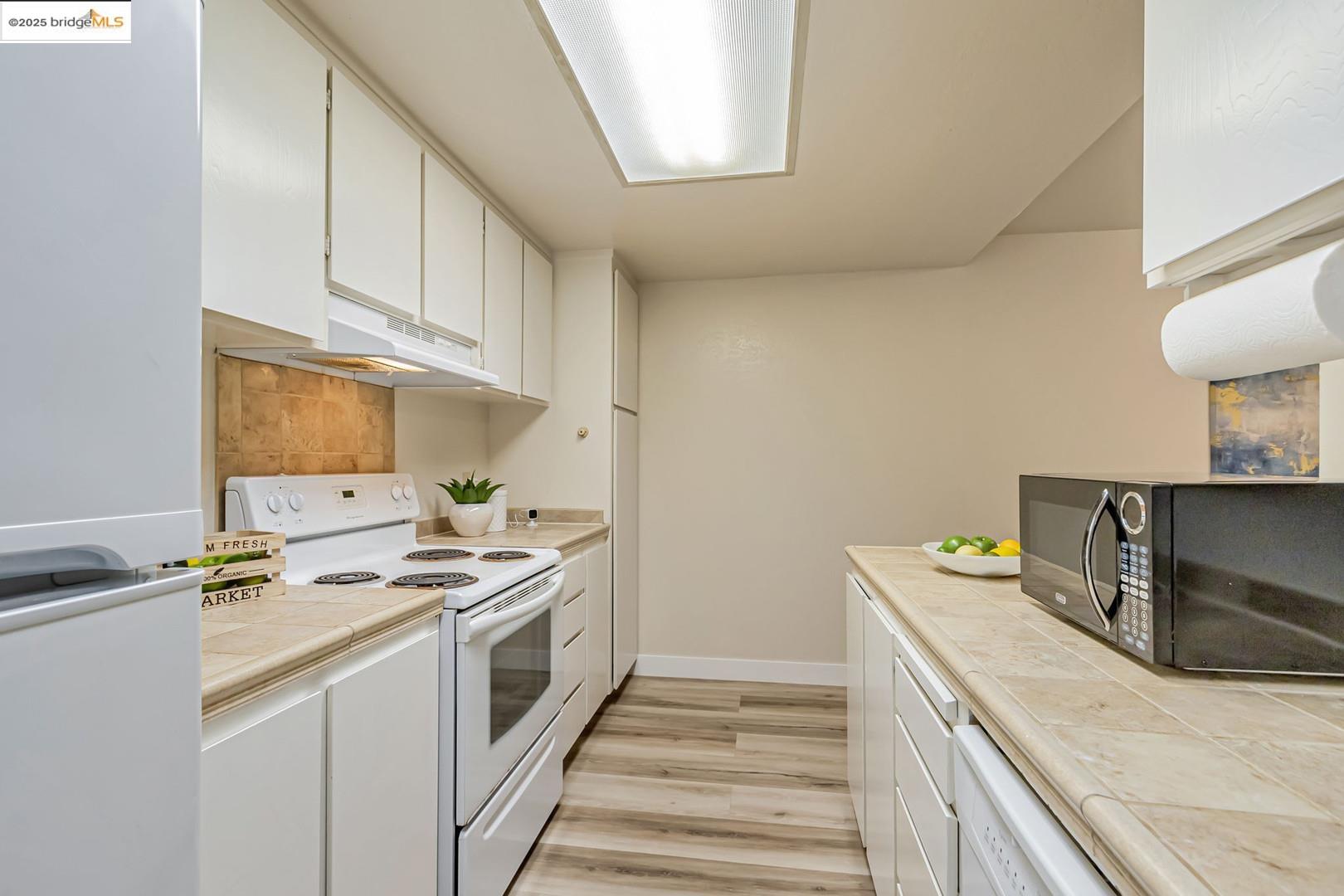 Detail Gallery Image 15 of 60 For 20812 4th St #6,  Saratoga,  CA 95070 - 2 Beds | 2 Baths