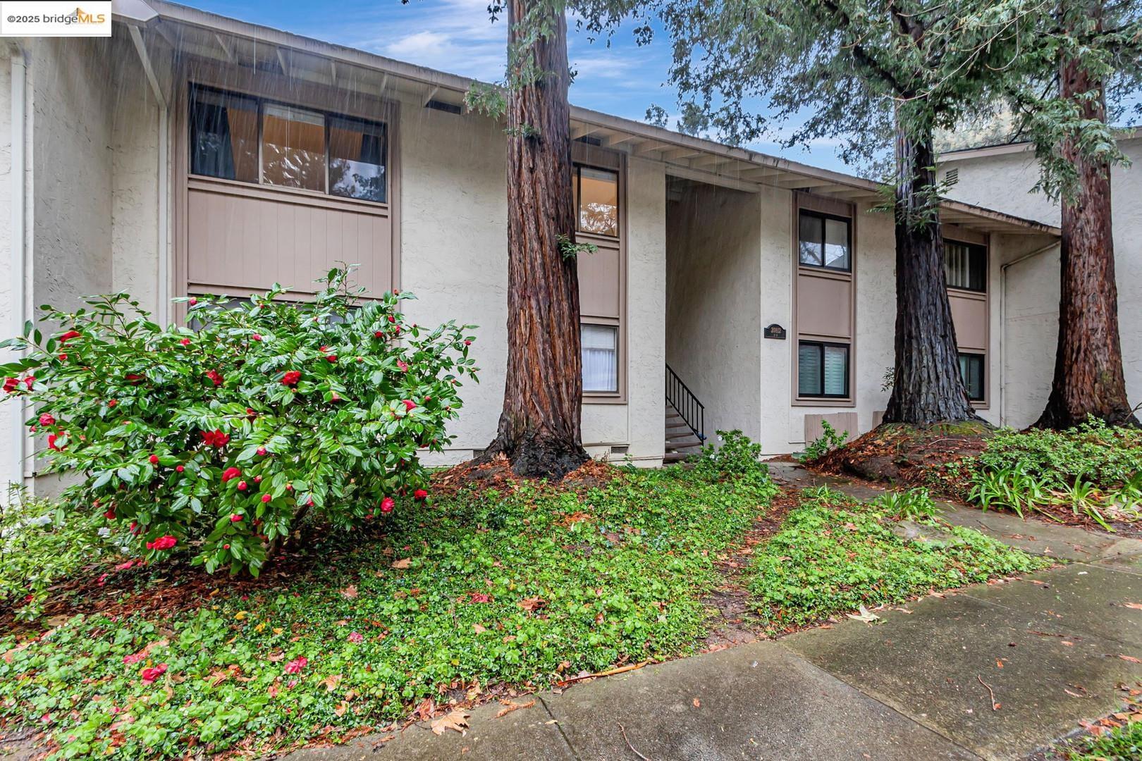 Detail Gallery Image 3 of 60 For 20812 4th St #6,  Saratoga,  CA 95070 - 2 Beds | 2 Baths