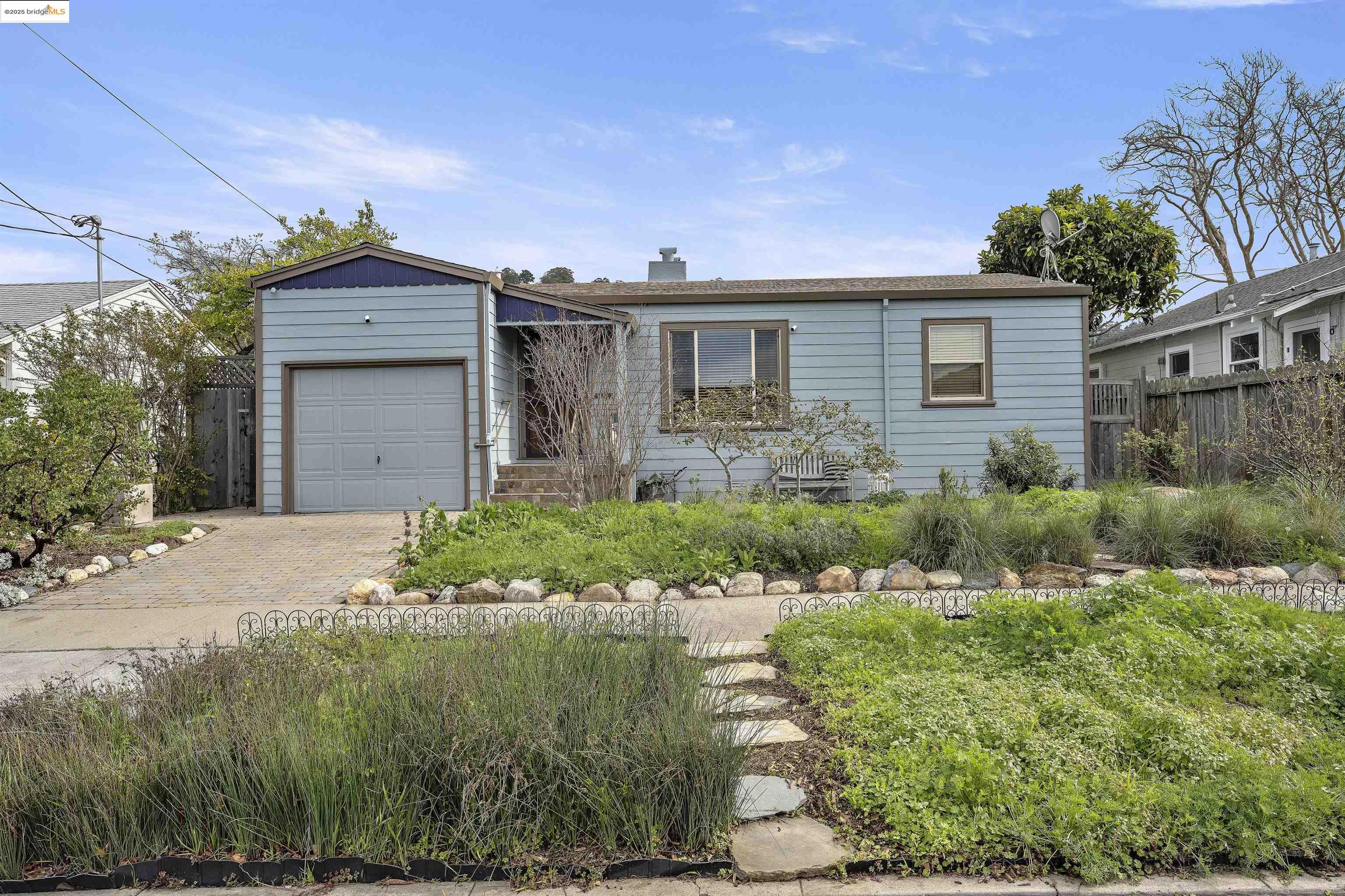 Detail Gallery Image 1 of 1 For 1228 Everett St, El Cerrito,  CA 94530-2435 - 2 Beds | 1 Baths