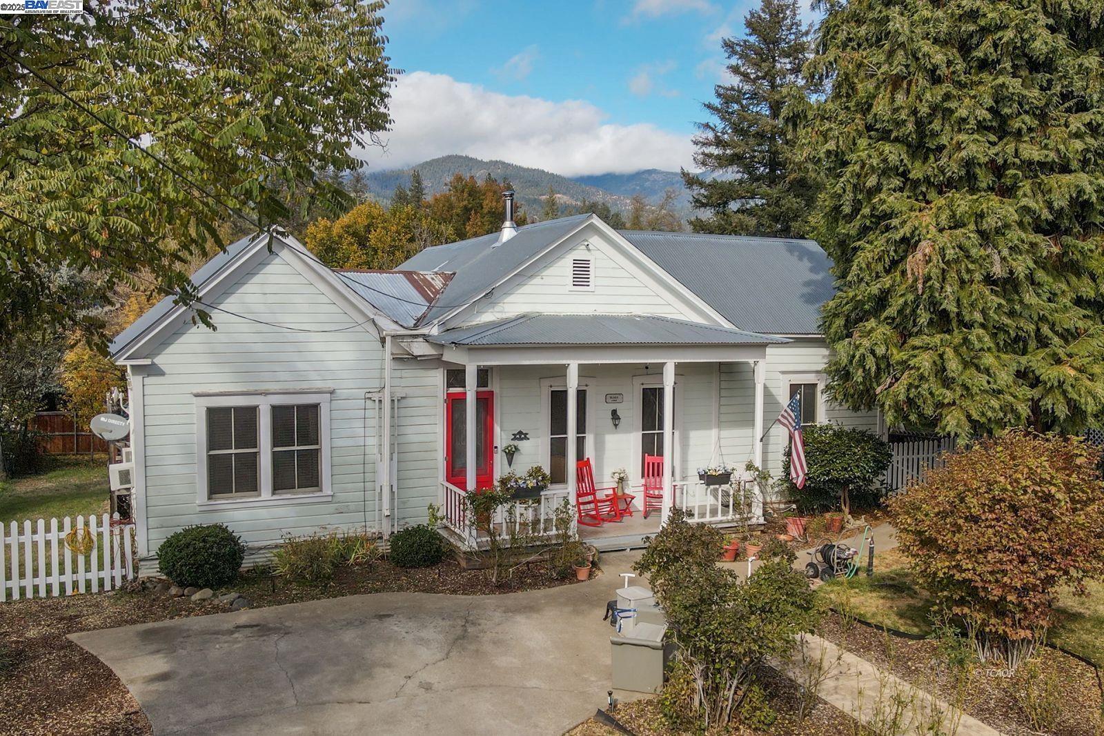 Detail Gallery Image 1 of 1 For 65 Court St., Weaverville,  CA 96093 - 4 Beds | 2 Baths