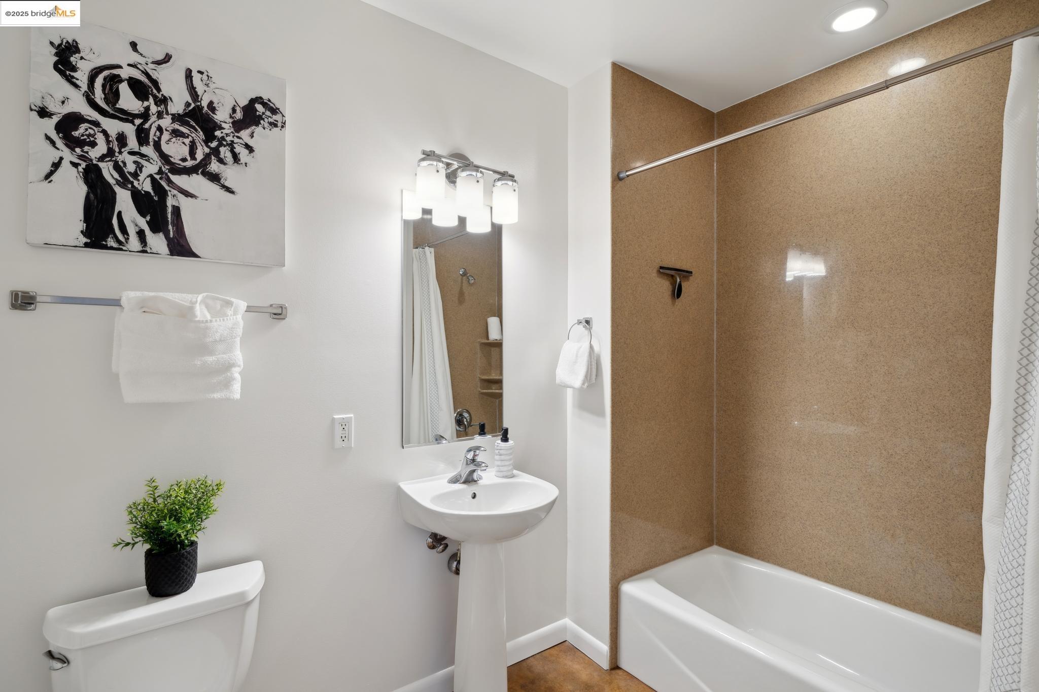428 Alice St 328