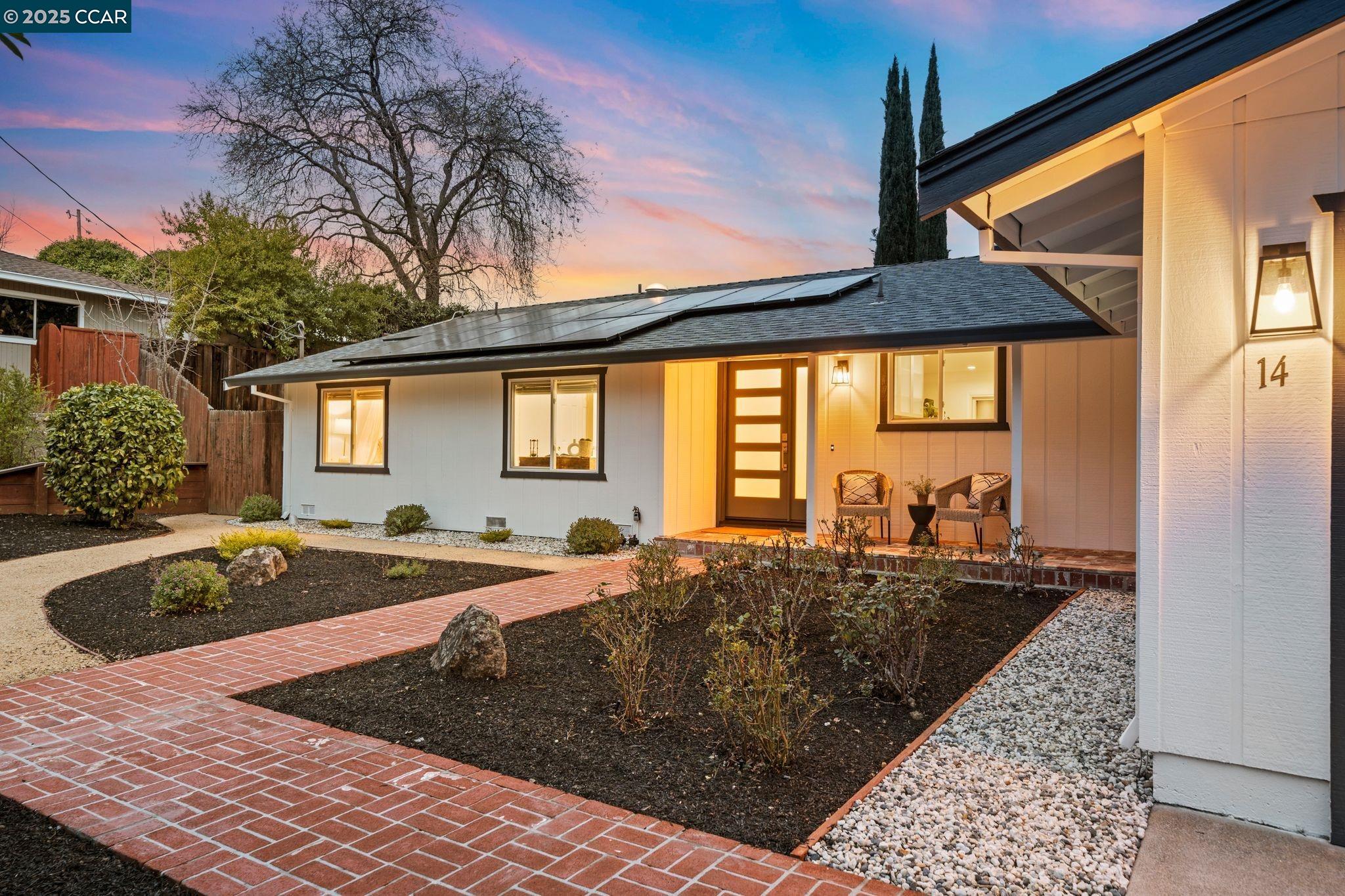 Detail Gallery Image 1 of 1 For 14 Beaumont Ct, Lafayette,  CA 94549-1906 - 4 Beds | 3 Baths