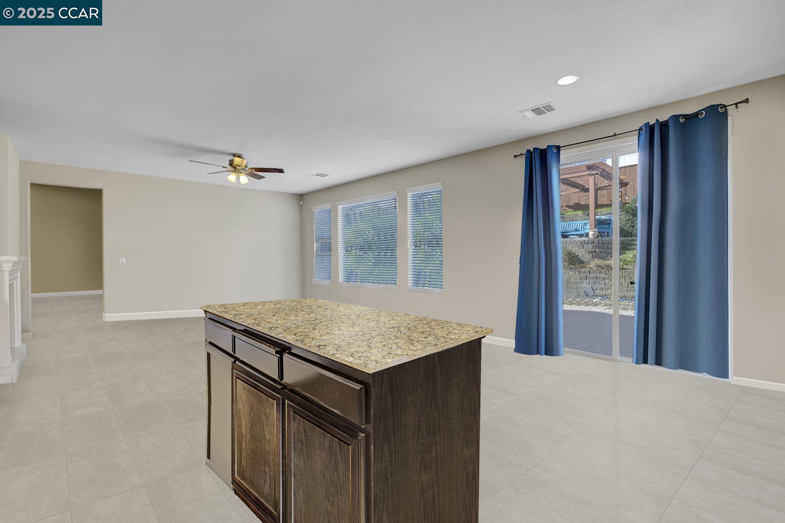 Detail Gallery Image 12 of 24 For 2016 El Fresco Dr, Bay Point,  CA 94565 - 5 Beds | 3 Baths
