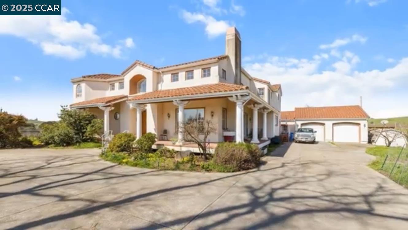 Detail Gallery Image 14 of 59 For 5267 Old Sonoma Rd, Napa,  CA 94559 - 5 Beds | 3/1 Baths