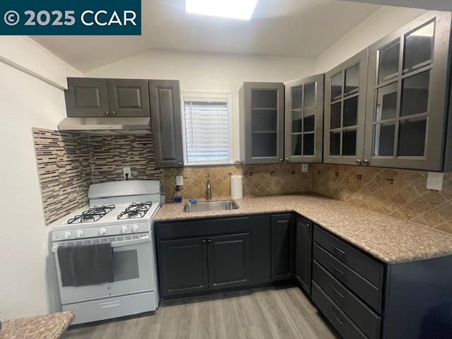 Detail Gallery Image 5 of 10 For 29668 Dixon St, Hayward,  CA 94544 - 2 Beds | 1 Baths