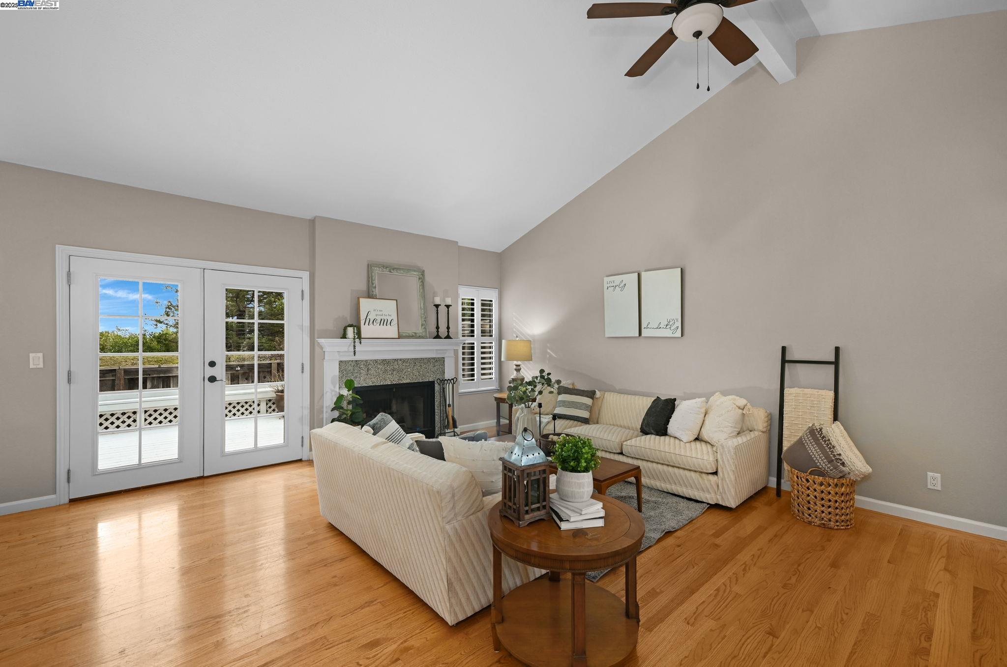 More Details about MLS # 41086047 : 2200 ONEIDA CIR