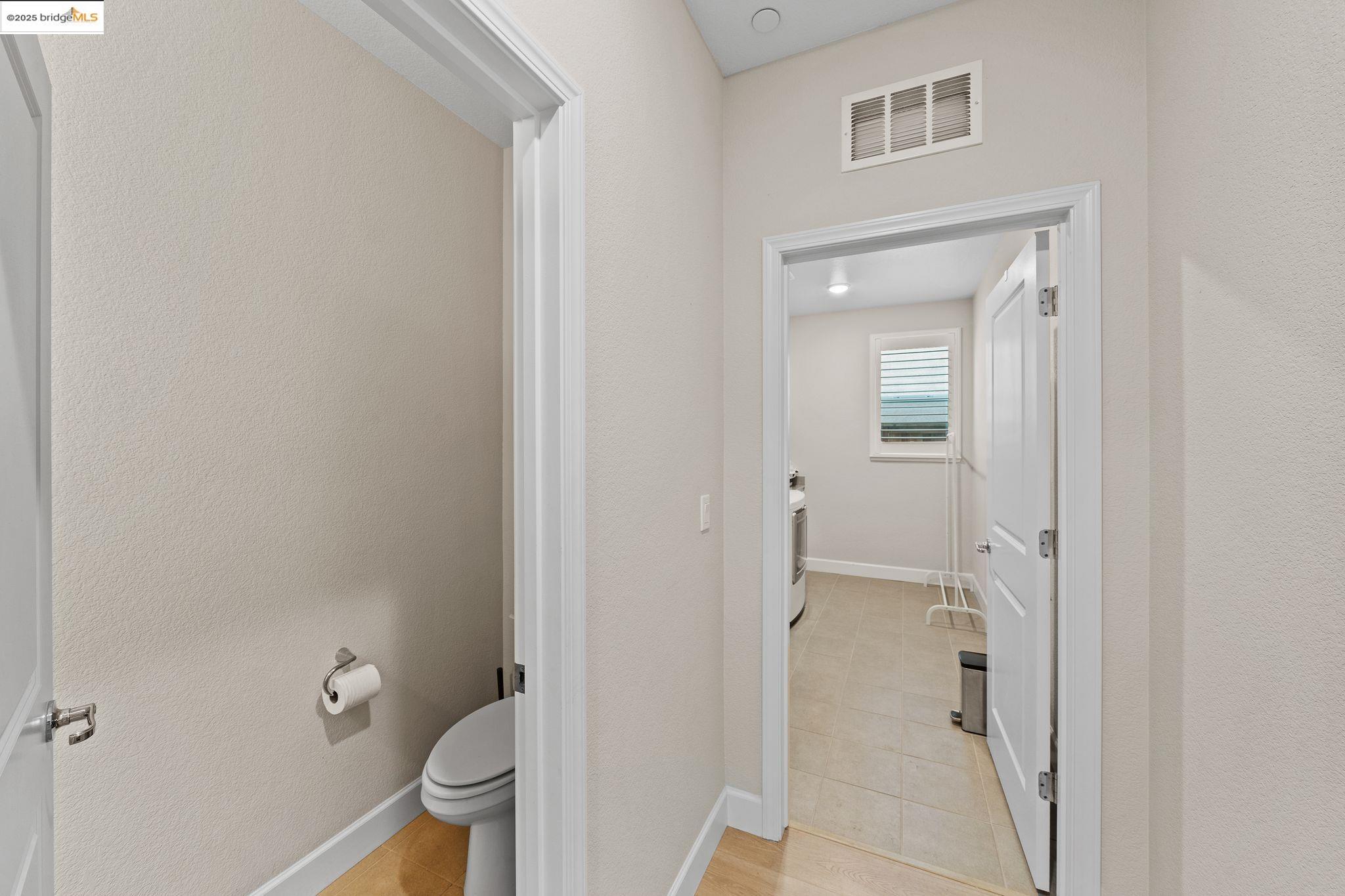 Detail Gallery Image 12 of 22 For 1052 Camborne Dr, Manteca,  CA 95336 - 2 Beds | 2/1 Baths