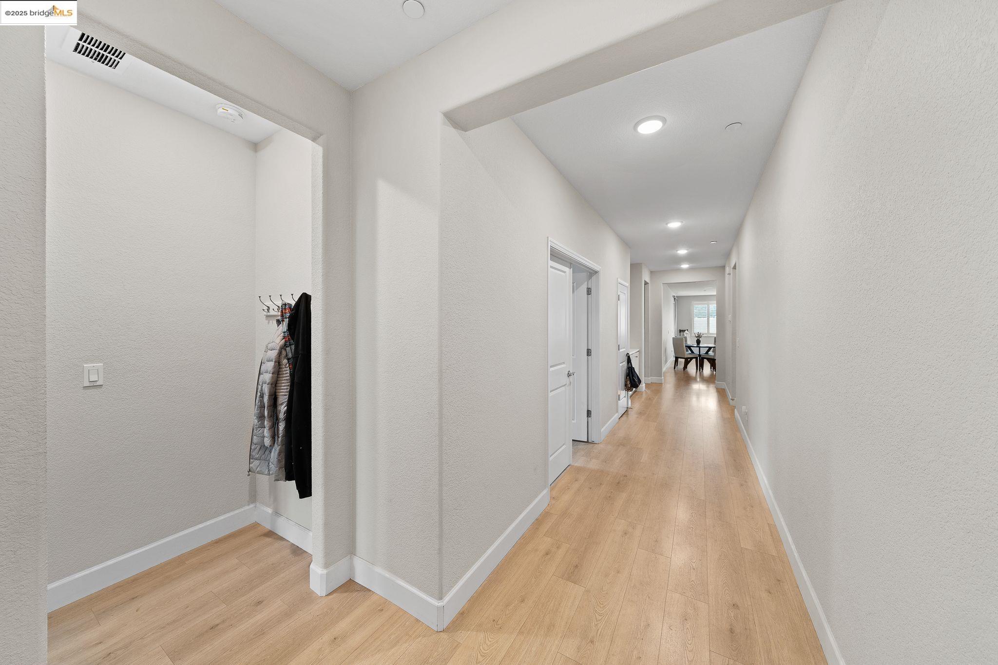 Detail Gallery Image 13 of 22 For 1052 Camborne Dr, Manteca,  CA 95336 - 2 Beds | 2/1 Baths