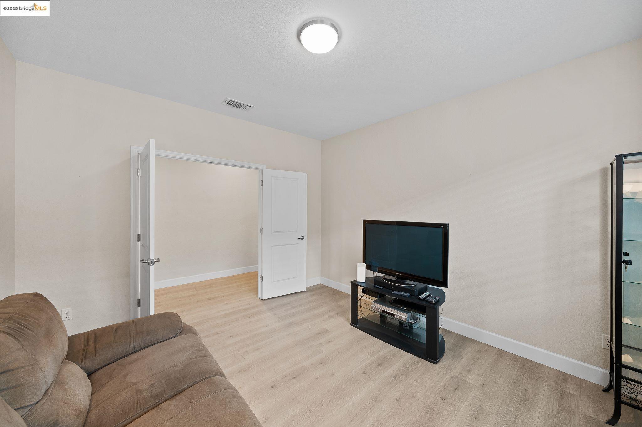 Detail Gallery Image 14 of 22 For 1052 Camborne Dr, Manteca,  CA 95336 - 2 Beds | 2/1 Baths