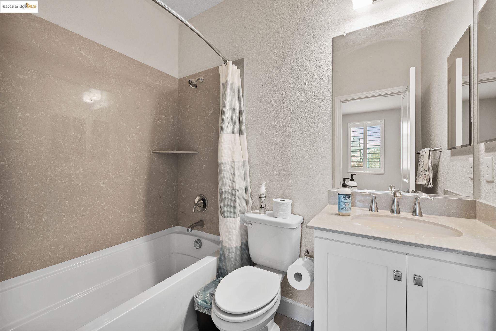 Detail Gallery Image 15 of 22 For 1052 Camborne Dr, Manteca,  CA 95336 - 2 Beds | 2/1 Baths