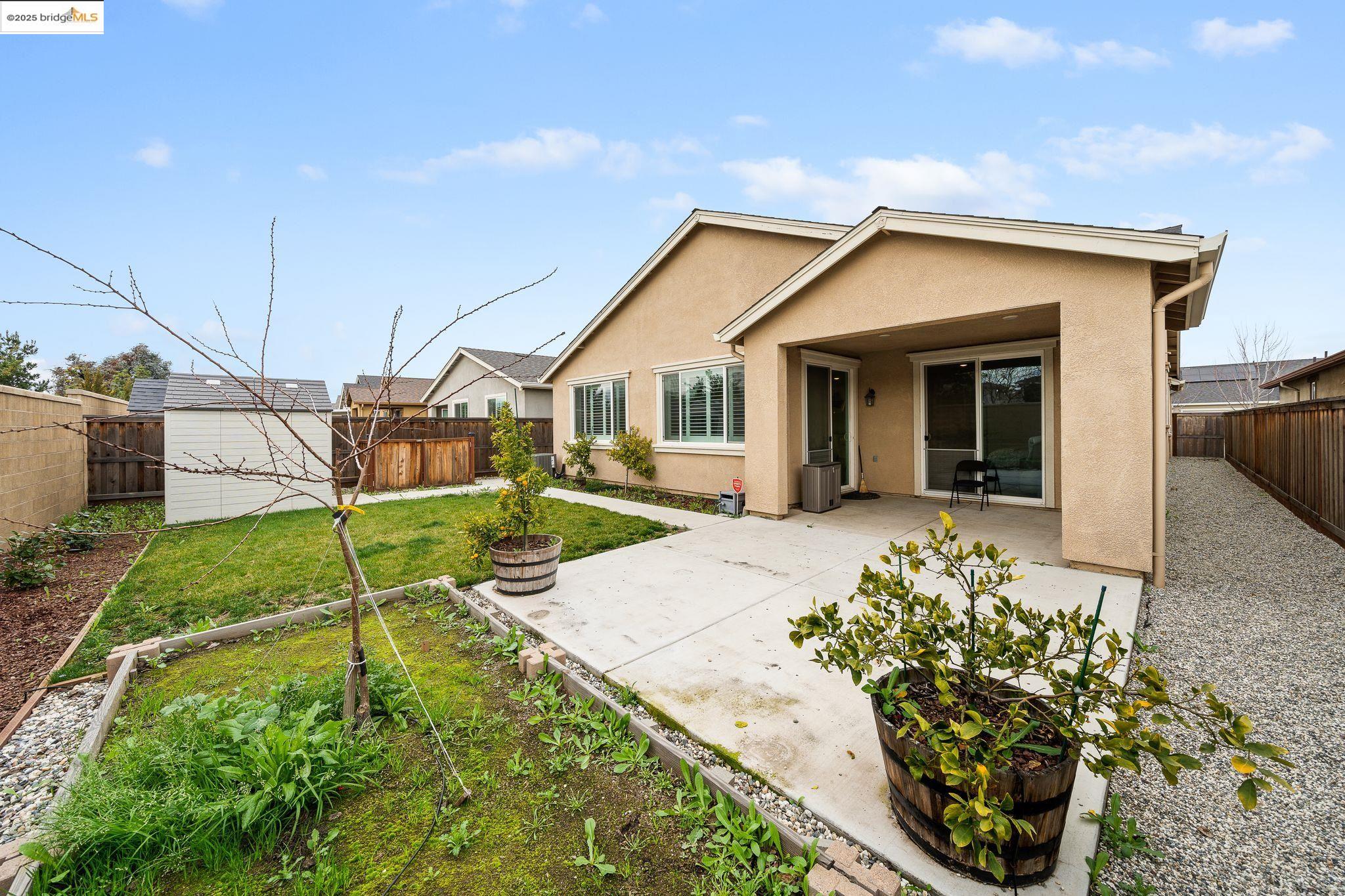 Detail Gallery Image 18 of 22 For 1052 Camborne Dr, Manteca,  CA 95336 - 2 Beds | 2/1 Baths