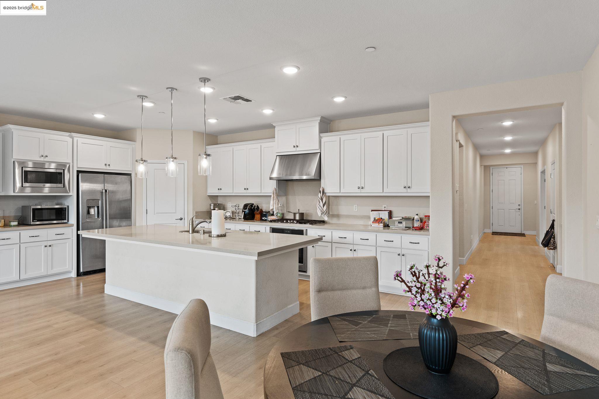 Detail Gallery Image 6 of 22 For 1052 Camborne Dr, Manteca,  CA 95336 - 2 Beds | 2/1 Baths