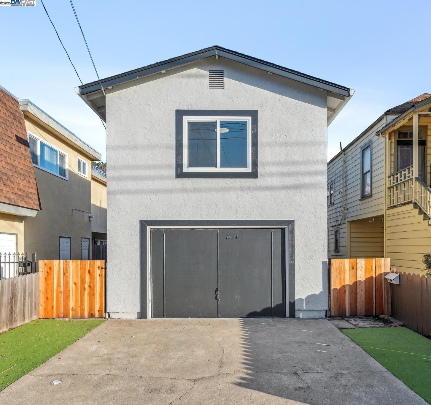 Detail Gallery Image 1 of 1 For 1524 Walnut St, Alameda,  CA 94501 - 3 Beds | 2 Baths
