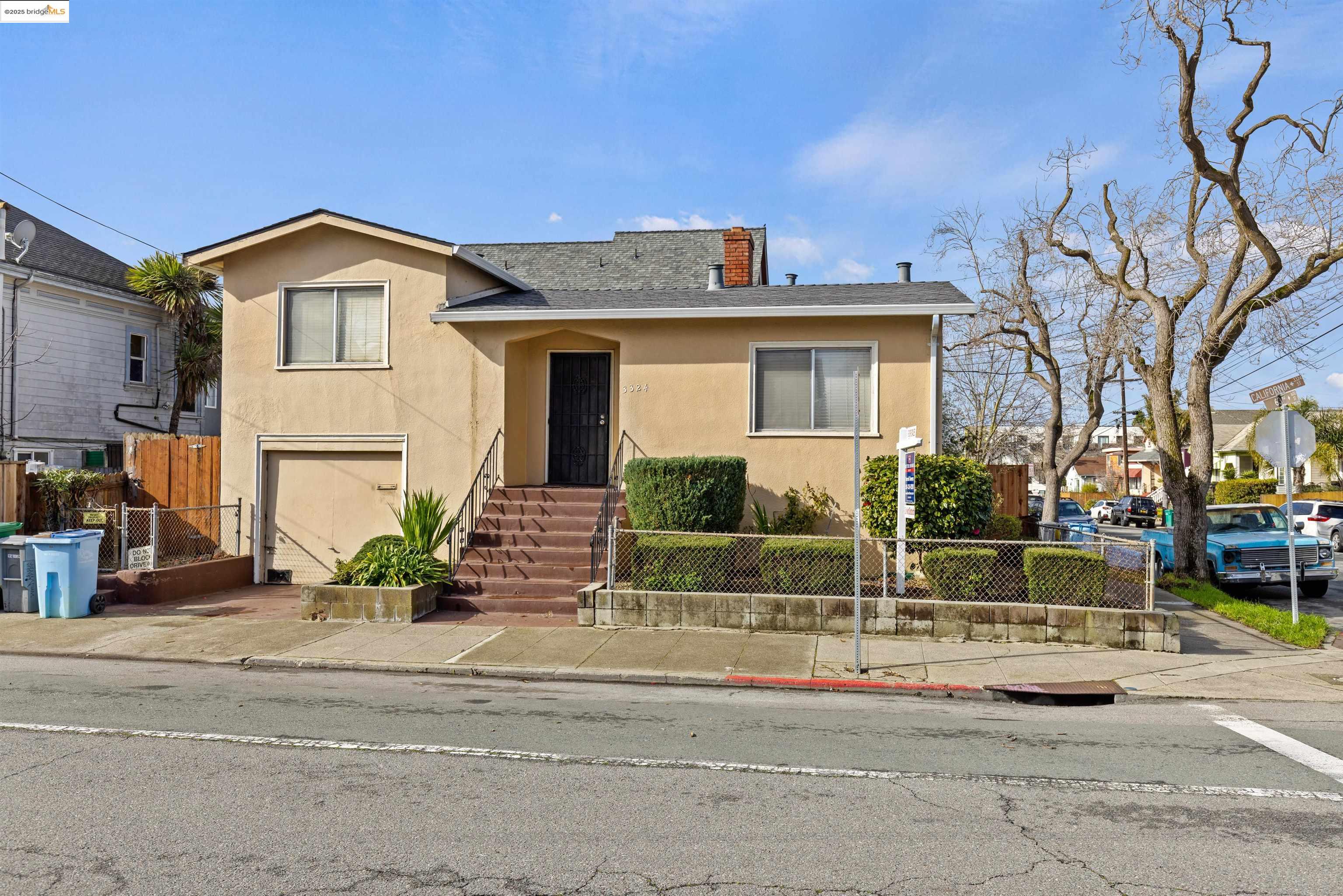 Detail Gallery Image 1 of 16 For 3324 California St, Berkeley,  CA 94703 - 2 Beds | 1 Baths
