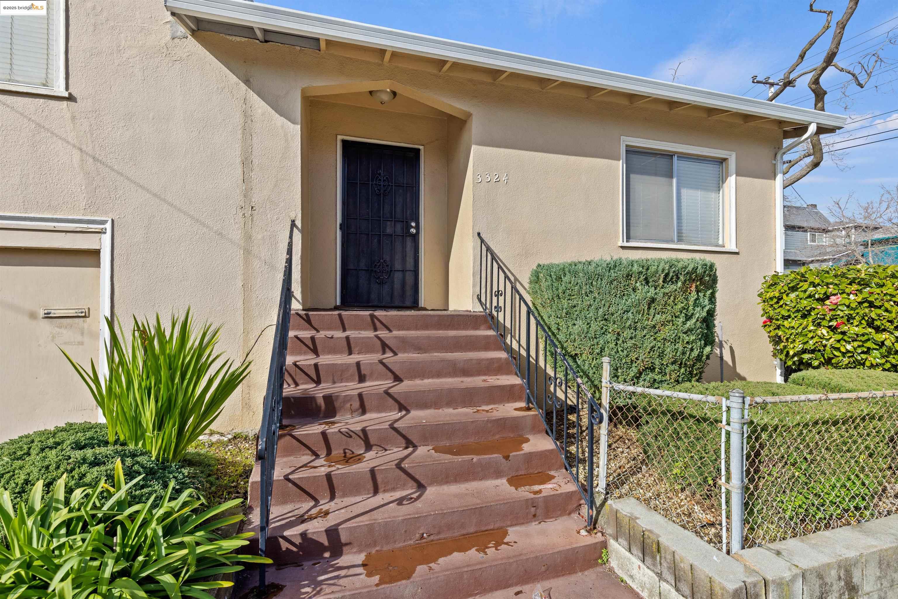 Detail Gallery Image 3 of 16 For 3324 California St, Berkeley,  CA 94703 - 2 Beds | 1 Baths