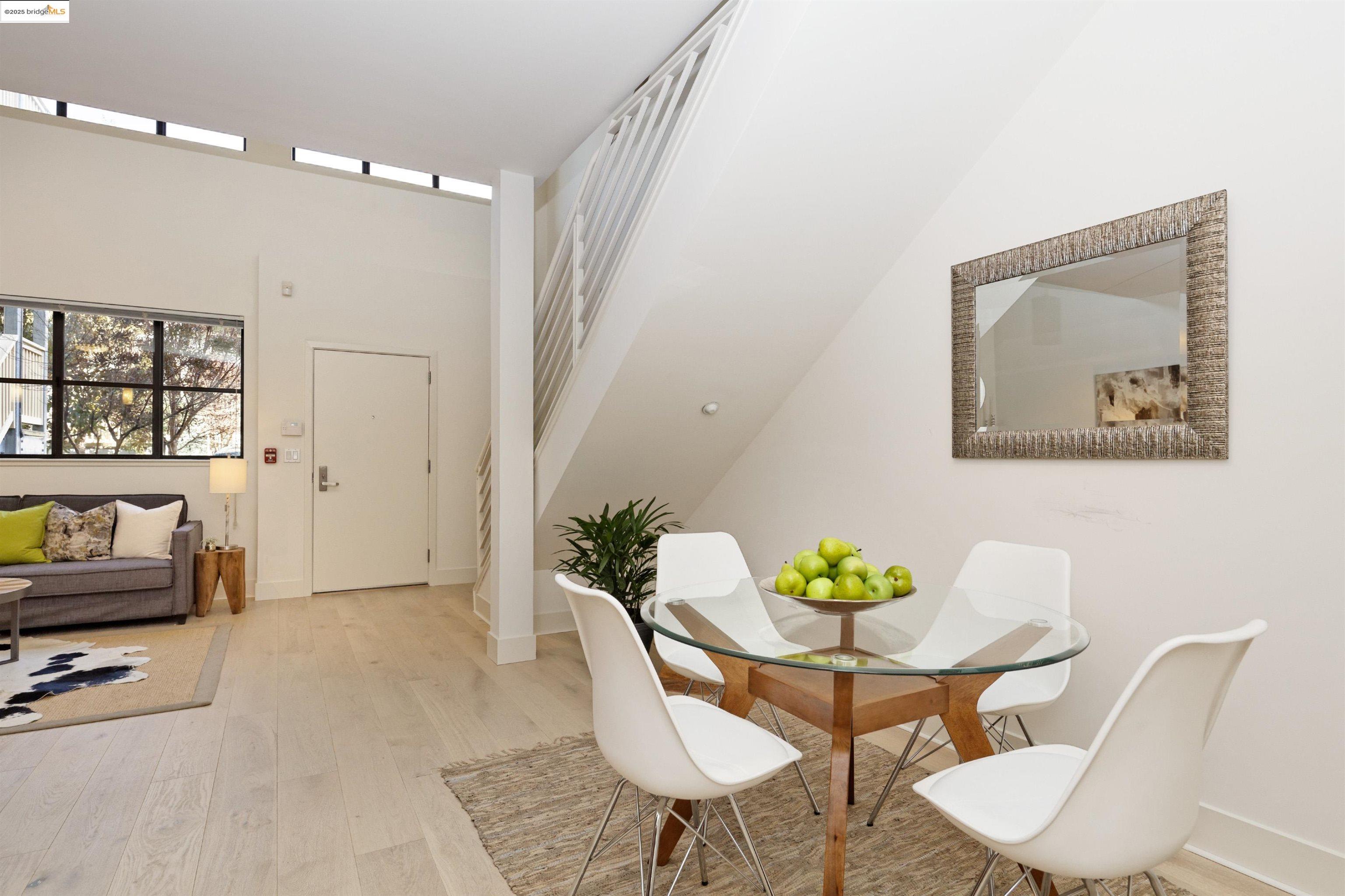 1565 32nd Street # 3, Oakland, California 94608, 2 Bedrooms Bedrooms, 5 Rooms Rooms,2 BathroomsBathrooms,Residential,For Sale,1565 32nd Street # 3,41086101