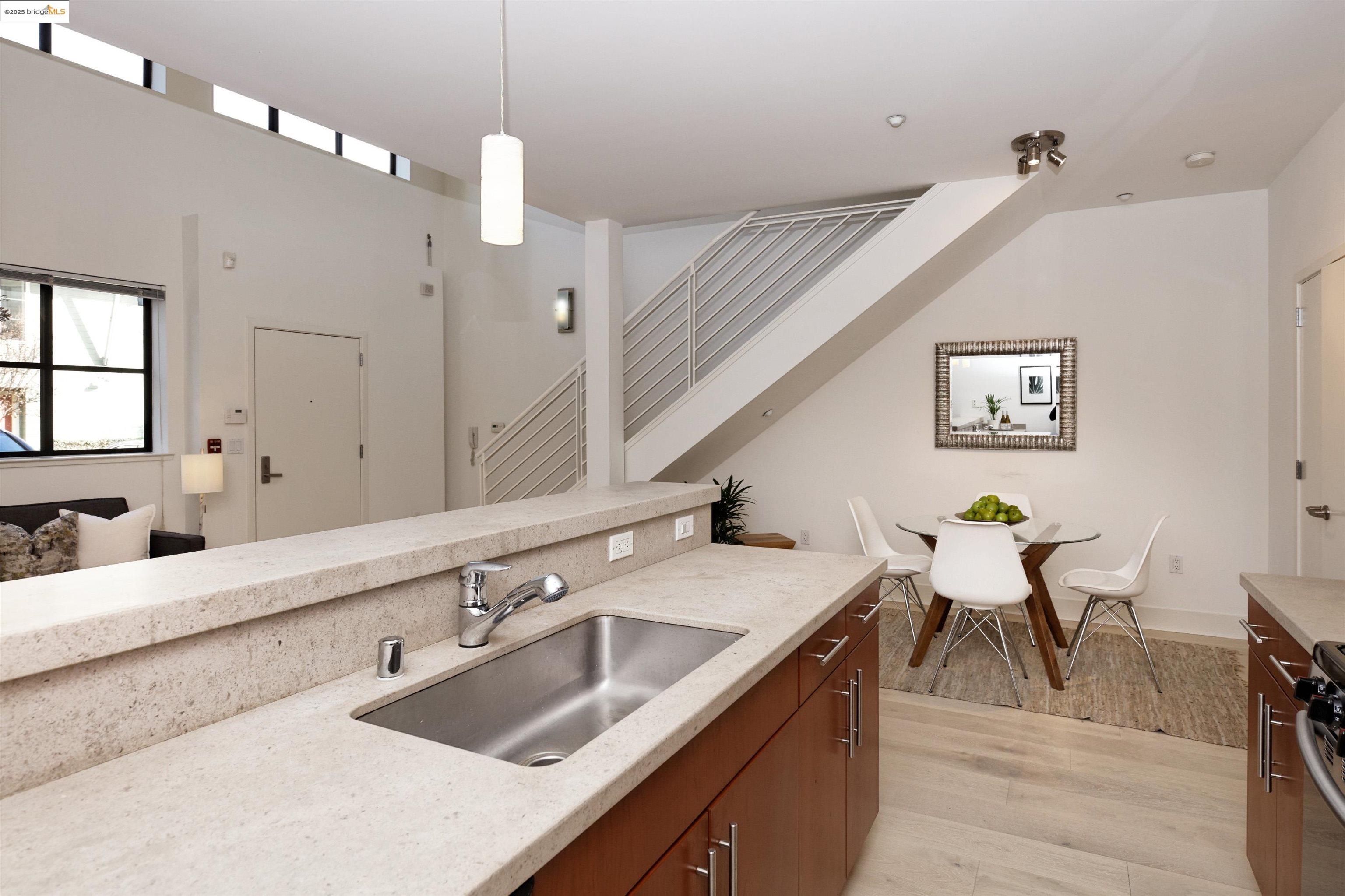 1565 32nd Street # 3, Oakland, California 94608, 2 Bedrooms Bedrooms, 5 Rooms Rooms,2 BathroomsBathrooms,Residential,For Sale,1565 32nd Street # 3,41086101