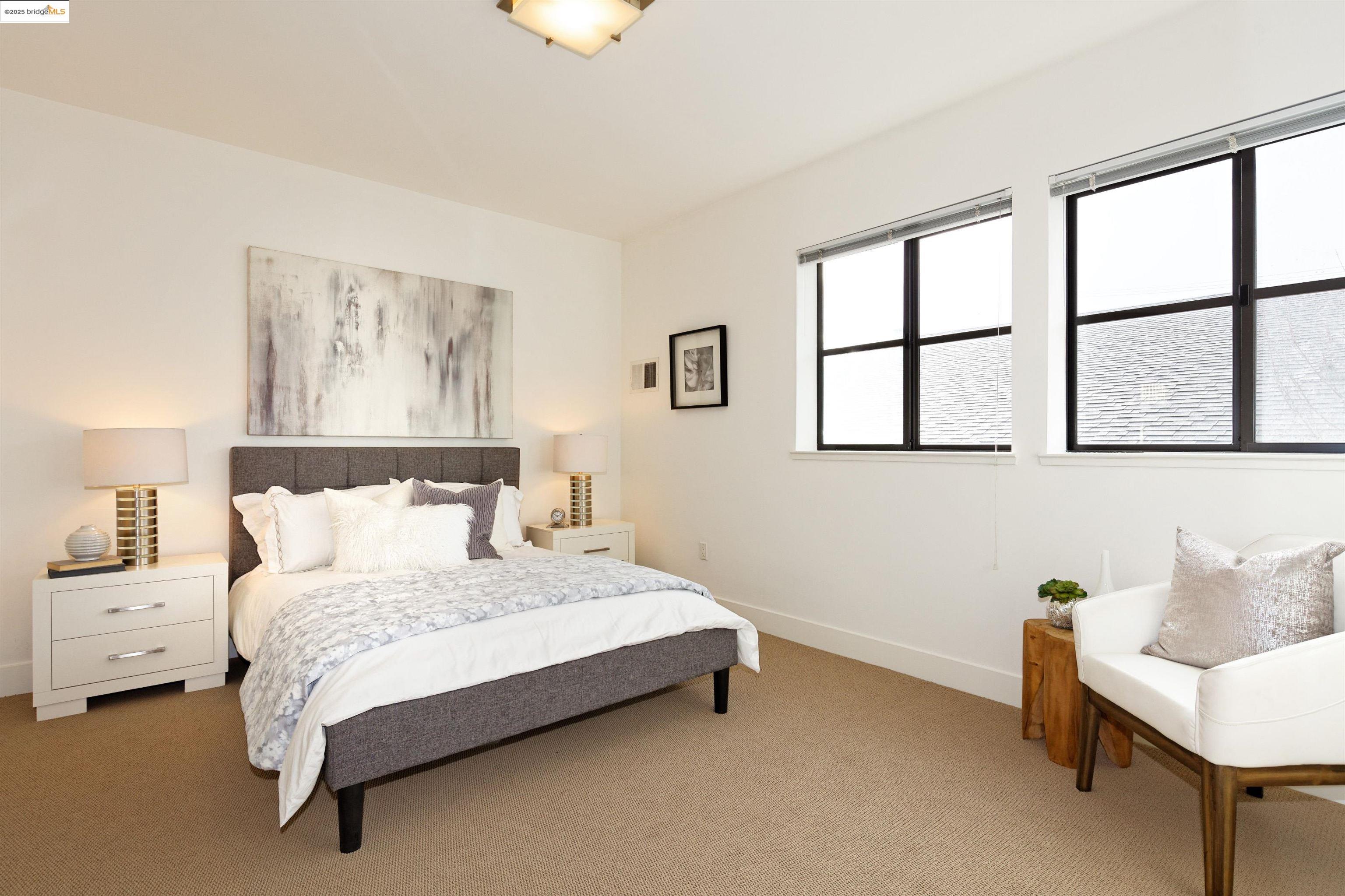 1565 32nd Street # 3, Oakland, California 94608, 2 Bedrooms Bedrooms, 5 Rooms Rooms,2 BathroomsBathrooms,Residential,For Sale,1565 32nd Street # 3,41086101