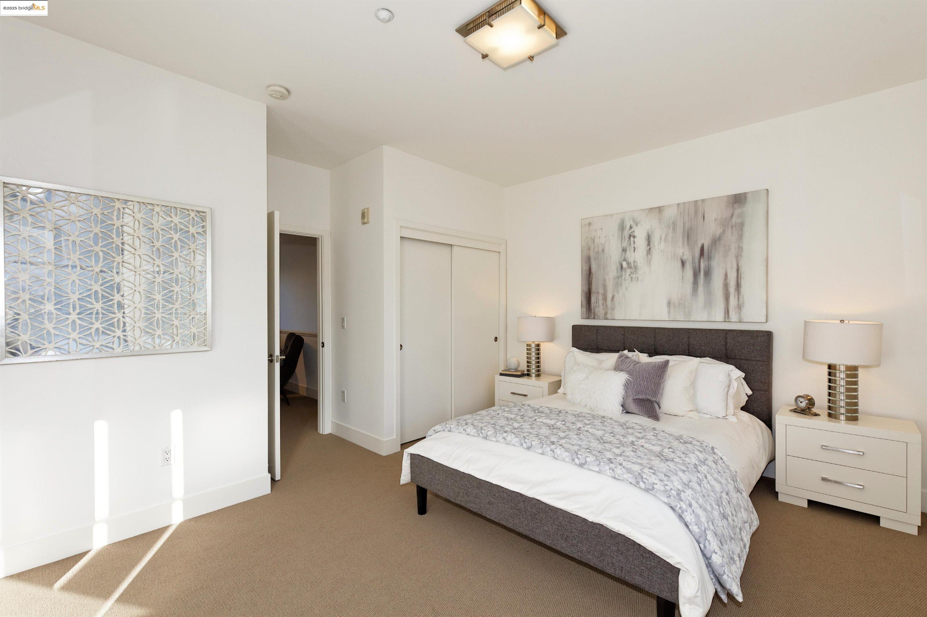 1565 32nd Street # 3, Oakland, California 94608, 2 Bedrooms Bedrooms, 5 Rooms Rooms,2 BathroomsBathrooms,Residential,For Sale,1565 32nd Street # 3,41086101