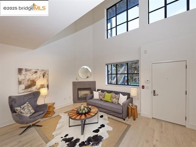 1565 32nd Street # 3, Oakland, California 94608, 2 Bedrooms Bedrooms, 5 Rooms Rooms,2 BathroomsBathrooms,Residential,For Sale,1565 32nd Street # 3,41086101