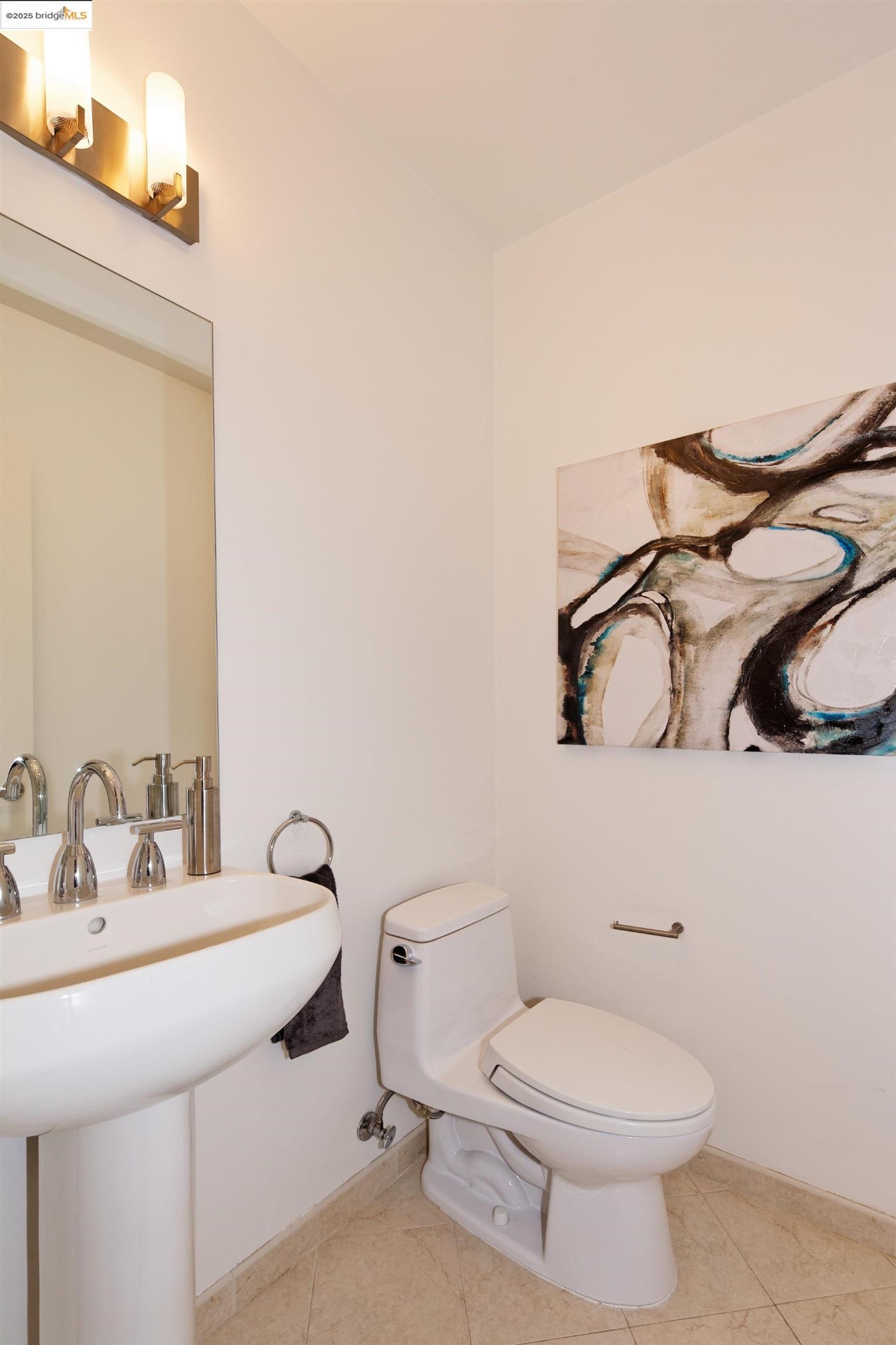 1565 32nd Street # 3, Oakland, California 94608, 2 Bedrooms Bedrooms, 5 Rooms Rooms,2 BathroomsBathrooms,Residential,For Sale,1565 32nd Street # 3,41086101