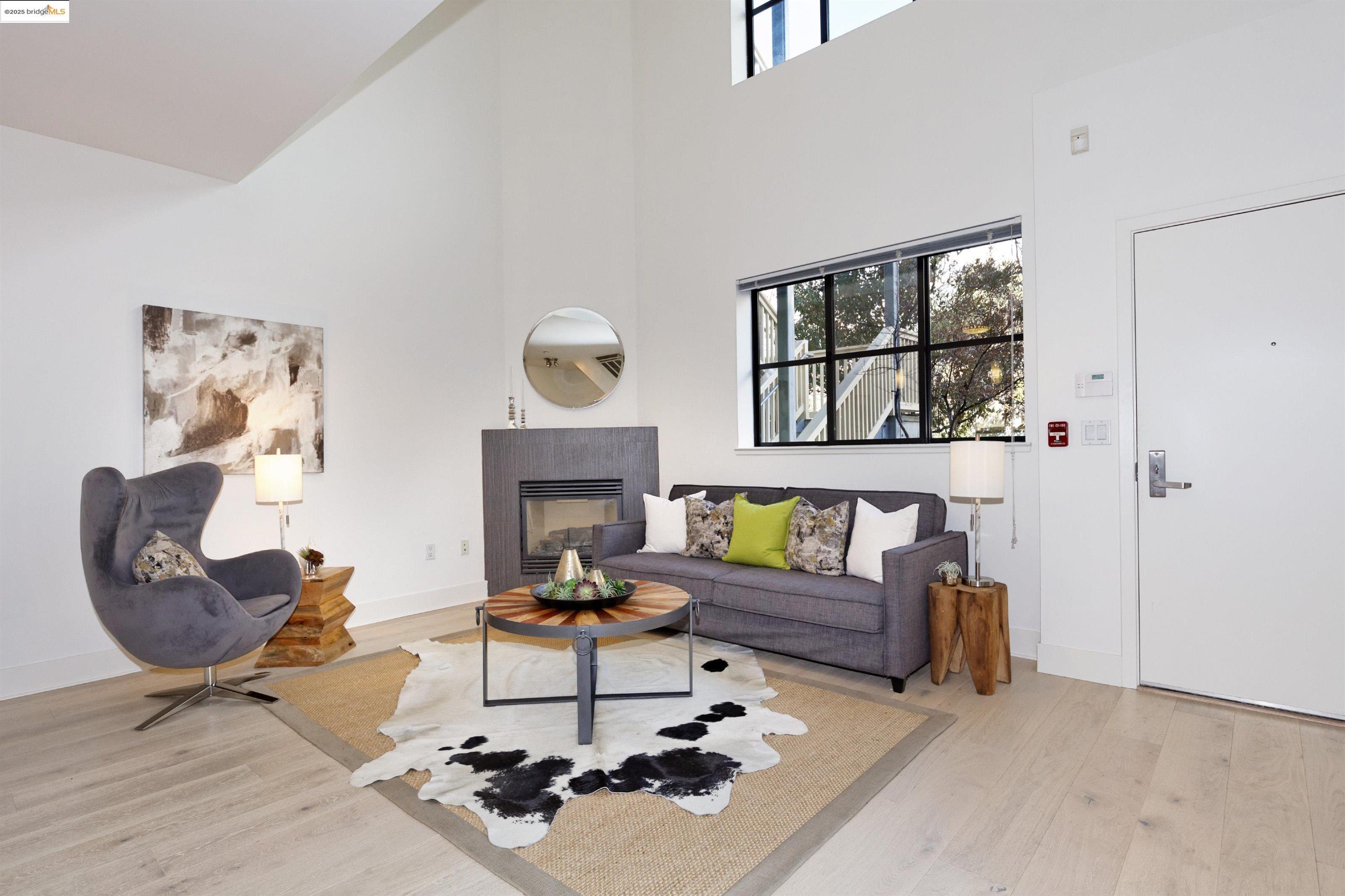 1565 32nd Street # 3, Oakland, California 94608, 2 Bedrooms Bedrooms, 5 Rooms Rooms,2 BathroomsBathrooms,Residential,For Sale,1565 32nd Street # 3,41086101