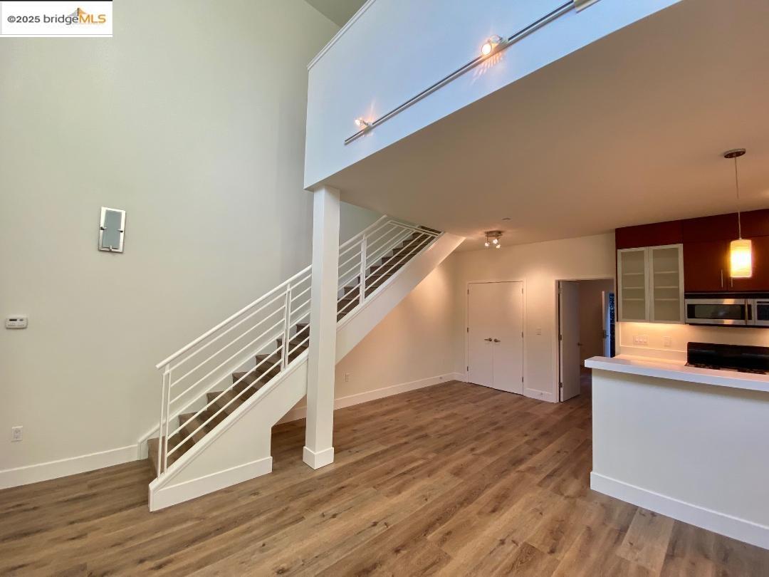 1565 32nd Street # 3, Oakland, California 94608, 2 Bedrooms Bedrooms, 5 Rooms Rooms,2 BathroomsBathrooms,Residential,For Sale,1565 32nd Street # 3,41086101