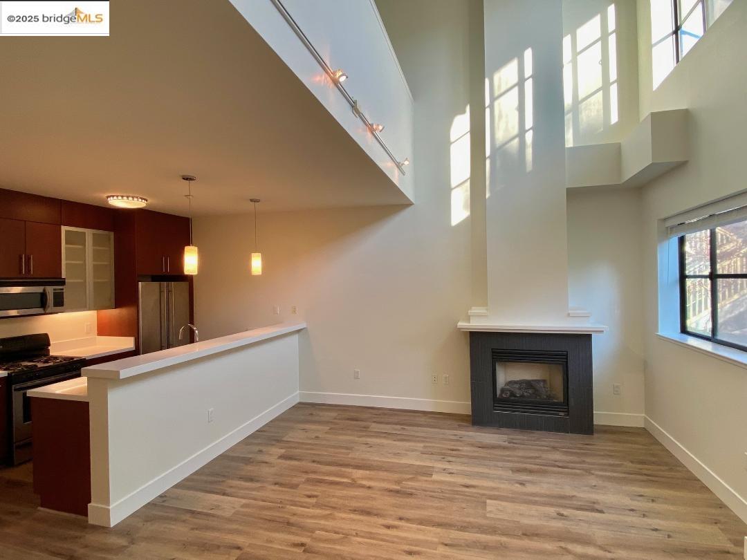 1565 32nd Street # 3, Oakland, California 94608, 2 Bedrooms Bedrooms, 5 Rooms Rooms,2 BathroomsBathrooms,Residential,For Sale,1565 32nd Street # 3,41086101