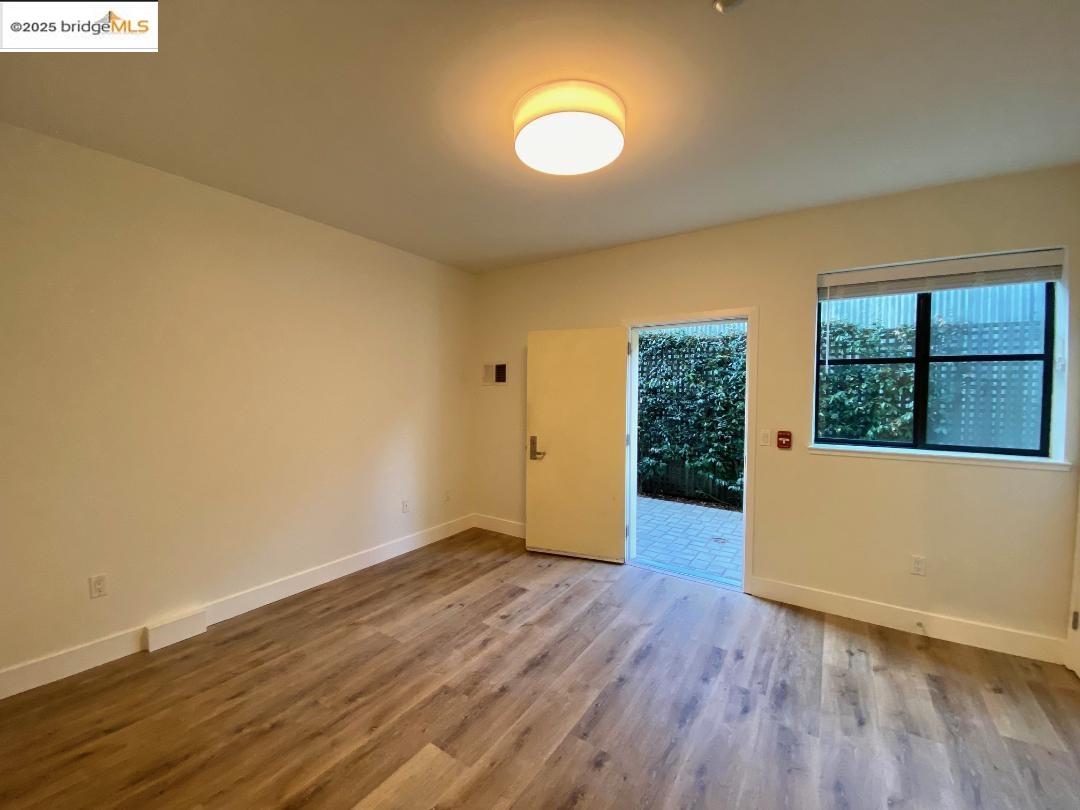 1565 32nd Street # 3, Oakland, California 94608, 2 Bedrooms Bedrooms, 5 Rooms Rooms,2 BathroomsBathrooms,Residential,For Sale,1565 32nd Street # 3,41086101