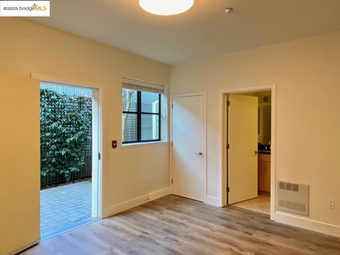 1565 32nd Street # 3, Oakland, California 94608, 2 Bedrooms Bedrooms, 5 Rooms Rooms,2 BathroomsBathrooms,Residential,For Sale,1565 32nd Street # 3,41086101