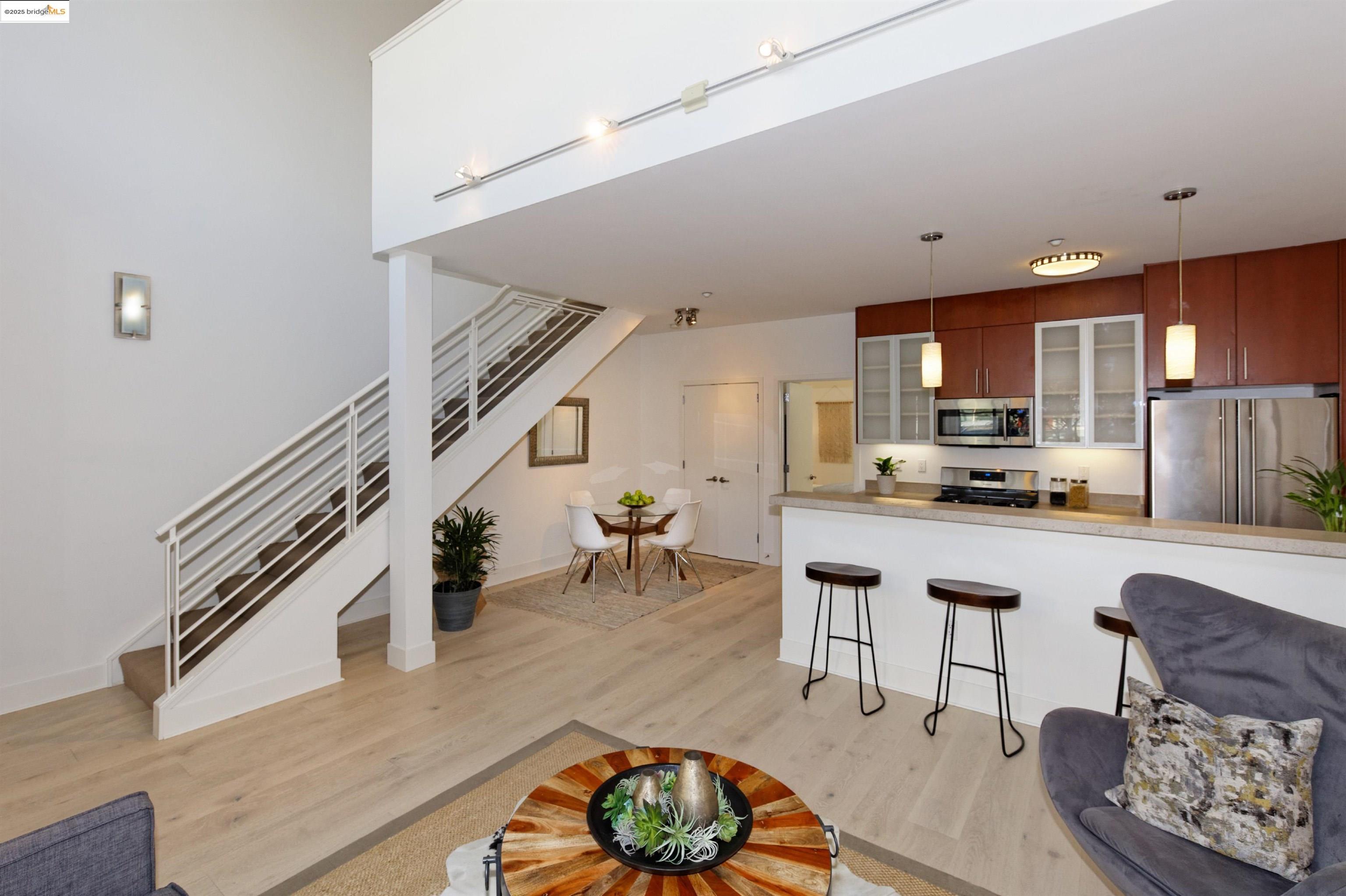 1565 32nd Street # 3, Oakland, California 94608, 2 Bedrooms Bedrooms, 5 Rooms Rooms,2 BathroomsBathrooms,Residential,For Sale,1565 32nd Street # 3,41086101