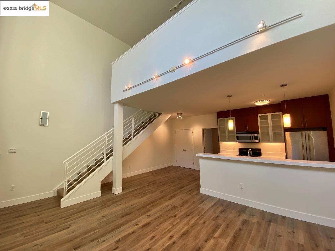 1565 32nd Street # 3, Oakland, California 94608, 2 Bedrooms Bedrooms, 5 Rooms Rooms,2 BathroomsBathrooms,Residential,For Sale,1565 32nd Street # 3,41086101