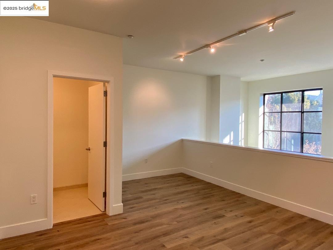 1565 32nd Street # 3, Oakland, California 94608, 2 Bedrooms Bedrooms, 5 Rooms Rooms,2 BathroomsBathrooms,Residential,For Sale,1565 32nd Street # 3,41086101